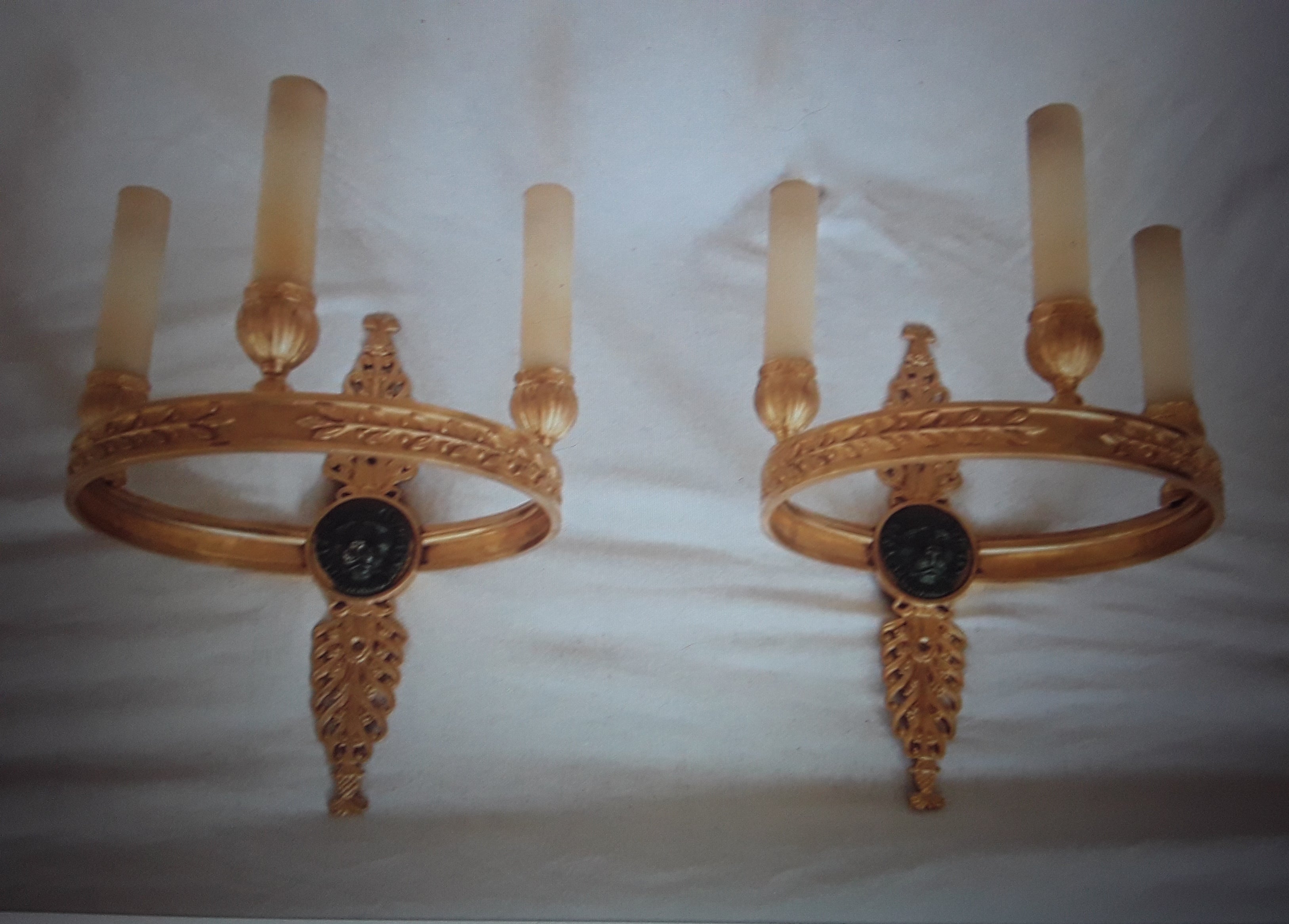 Pr. XIX Imperio Francés Antiguo  Apliques Regal Bronce Dorado by Maison Bagues en venta