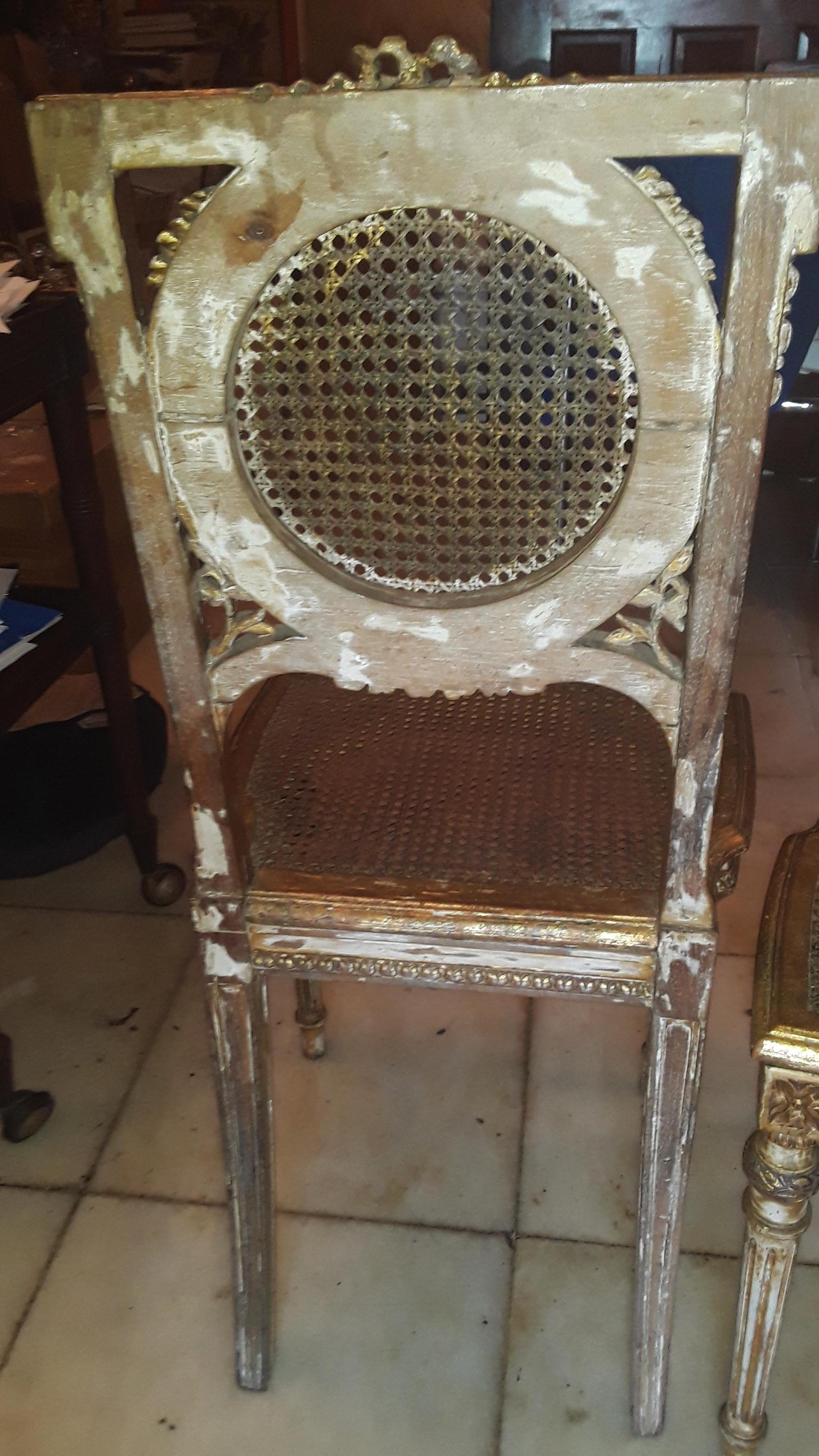 Chaises d'appoint Louis XVI du 19ème siècle en bois doré sculpté et vieilli étiqueté en vente 4