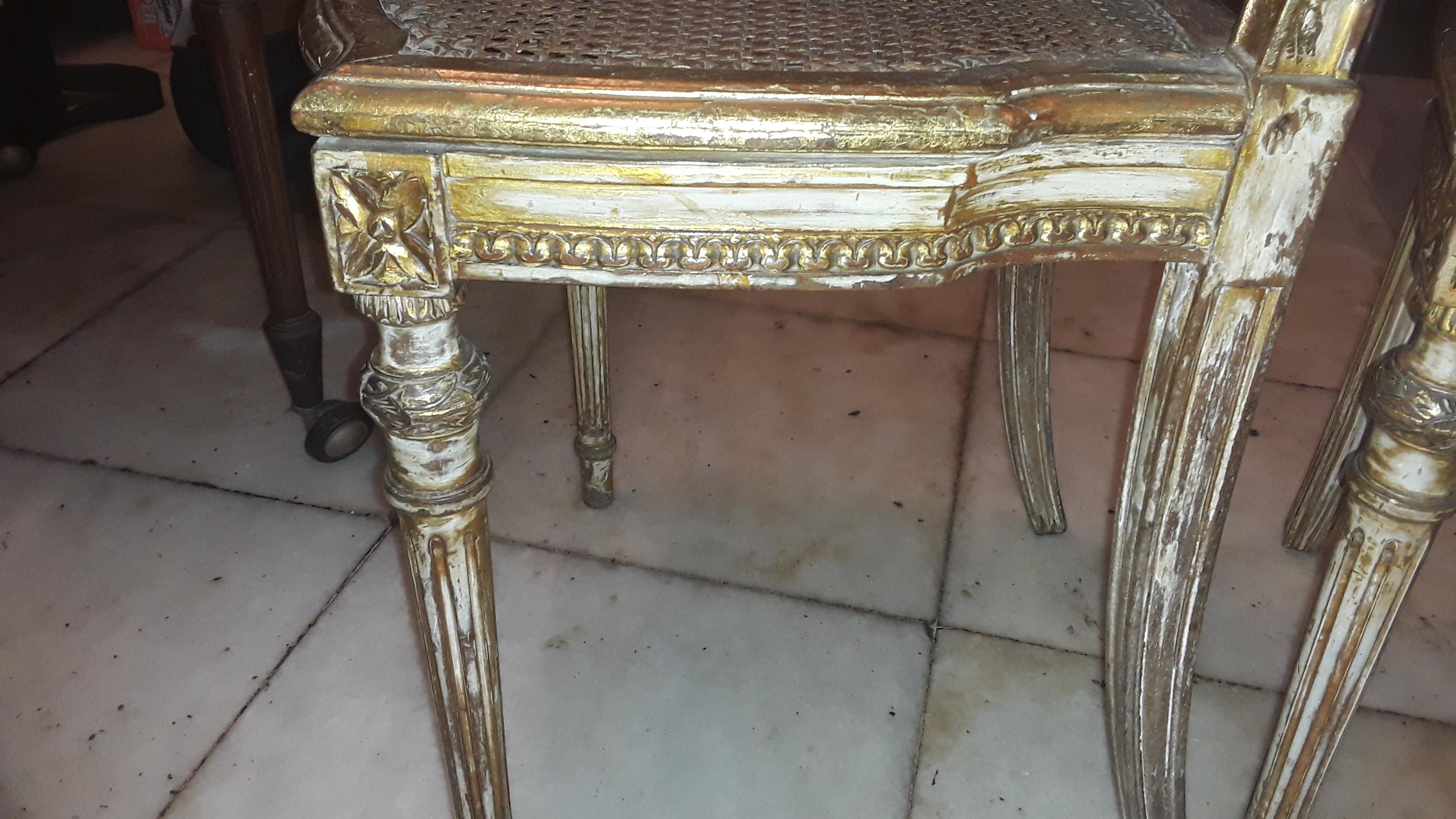 Chaises d'appoint Louis XVI du 19ème siècle en bois doré sculpté et vieilli étiqueté en vente 6