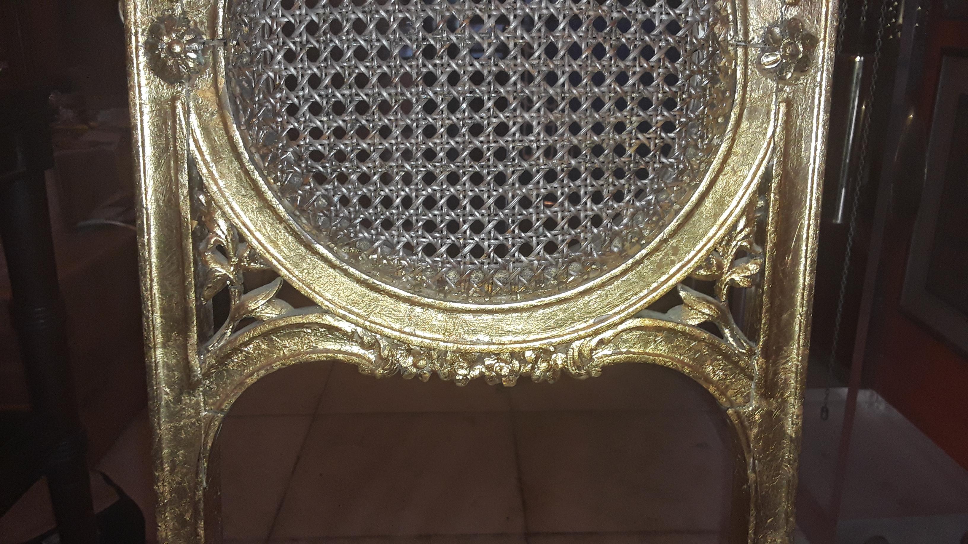 Chaises d'appoint Louis XVI du 19ème siècle en bois doré sculpté et vieilli étiqueté en vente 11