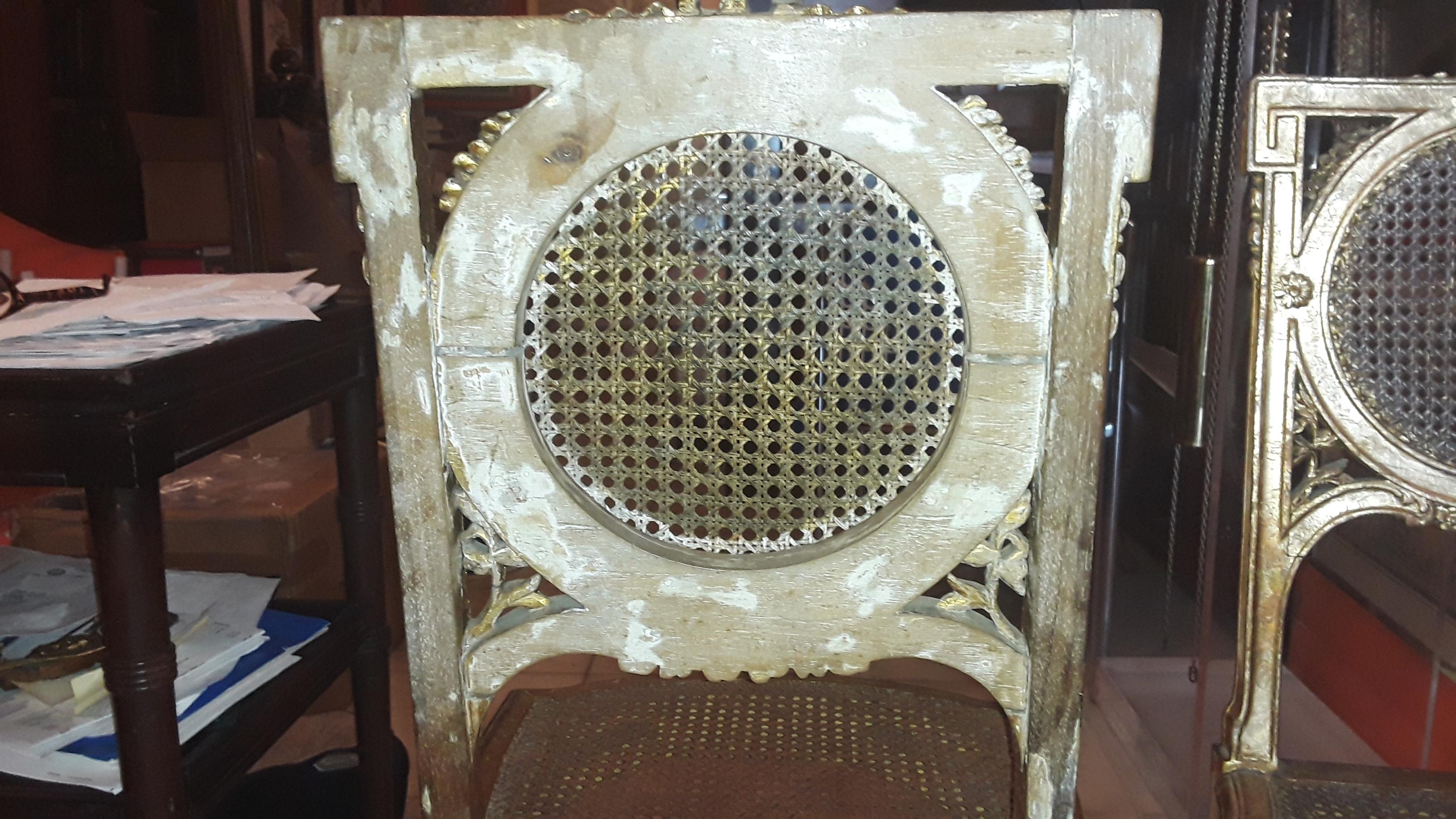 Milieu du XIXe siècle Chaises d'appoint Louis XVI du 19ème siècle en bois doré sculpté et vieilli étiqueté en vente