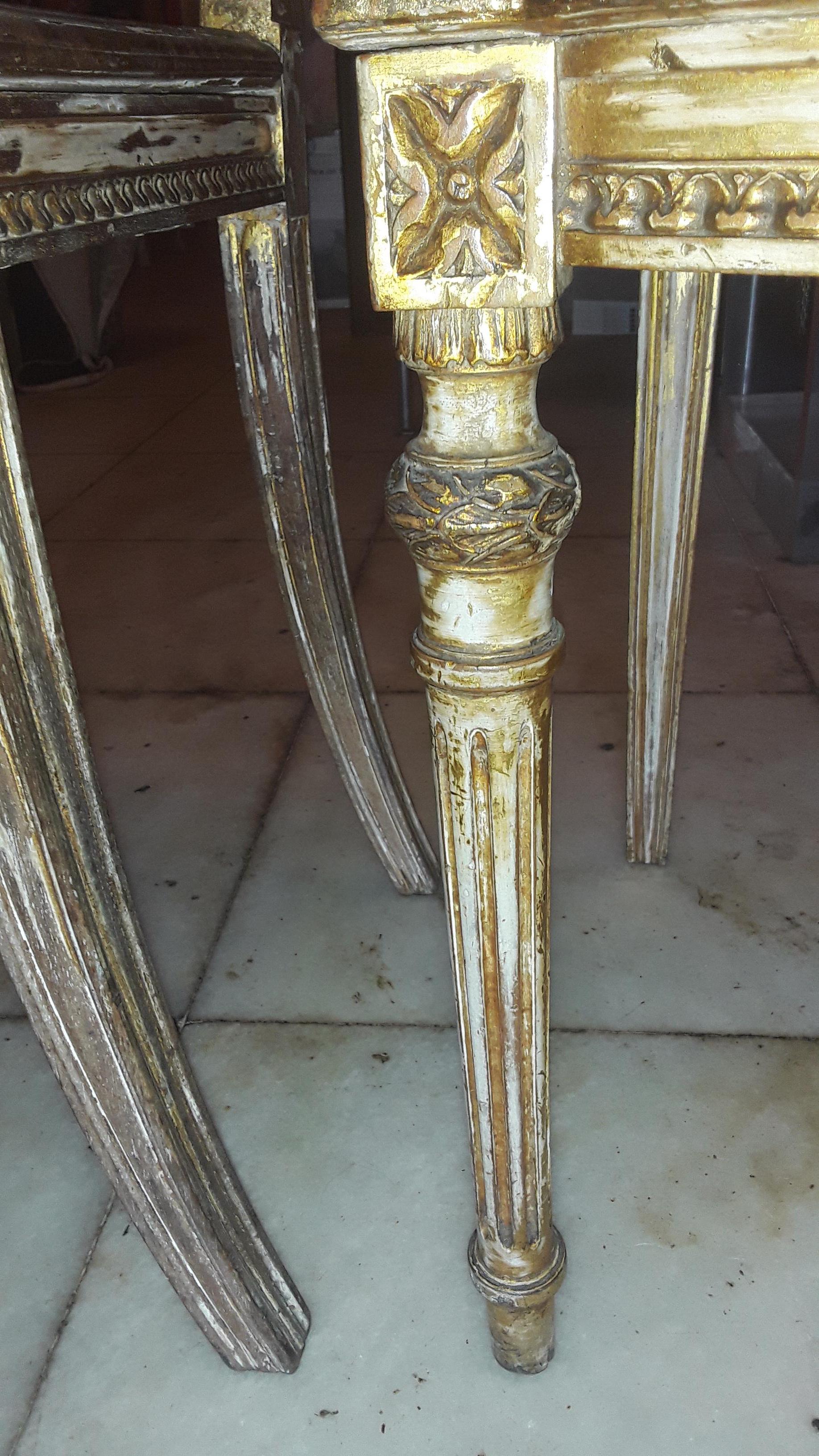 Chaises d'appoint Louis XVI du 19ème siècle en bois doré sculpté et vieilli étiqueté en vente 1