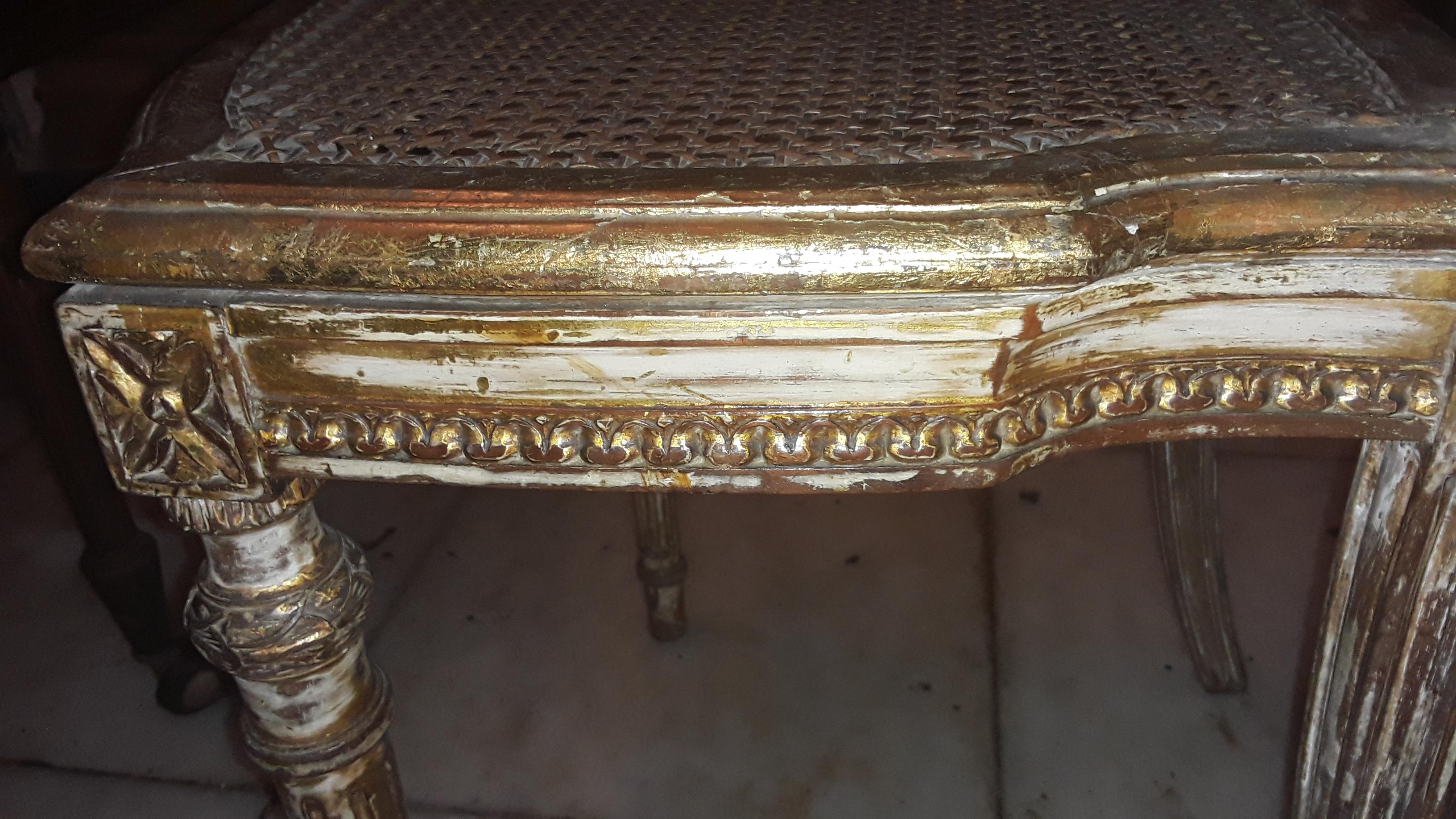 Chaises d'appoint Louis XVI du 19ème siècle en bois doré sculpté et vieilli étiqueté en vente 2