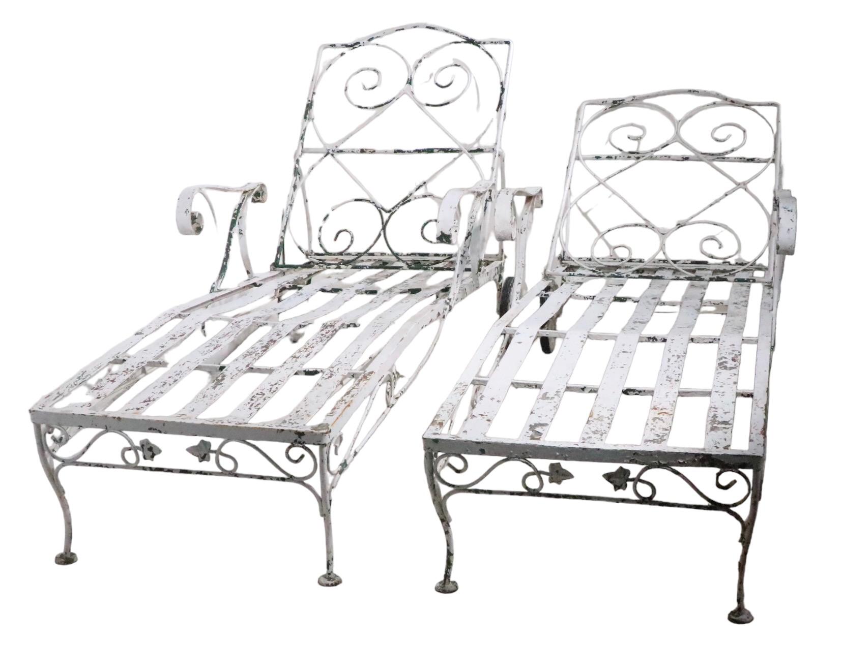 Pr Adjustable Wrought Iron Garden Patio Poolside Chaise Lounges att to Salterini For Sale 12