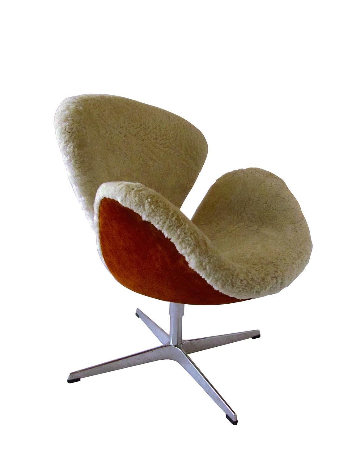 Pr Arne Jacobsen Limited Edition Shearling and Suede Swan Chairs, Fritz Hansen In Good Condition In Hollywood, FL