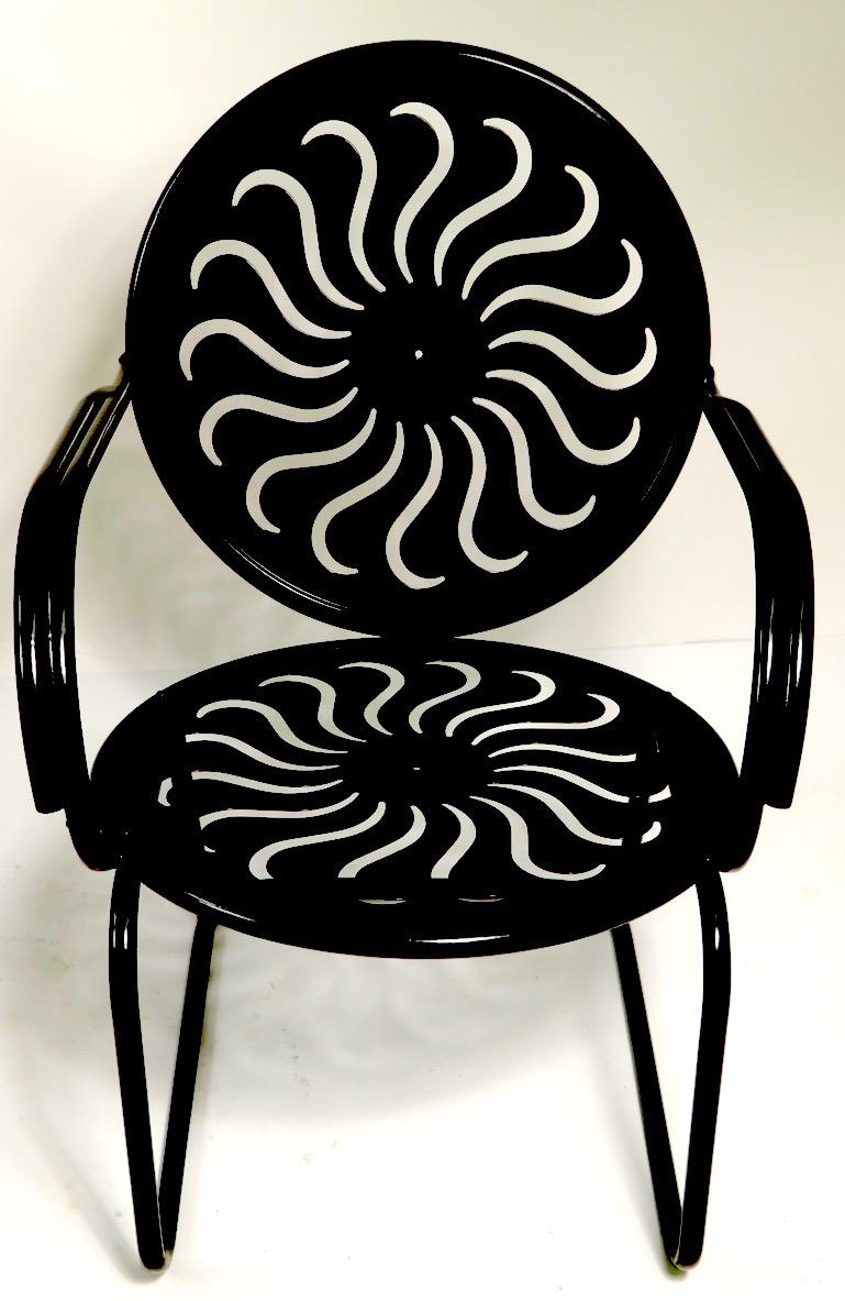 Art déco Paire de chaises de salon Art Déco pour jardin:: patio et porche:: nouvellement enduites de peinture en poudre en vente