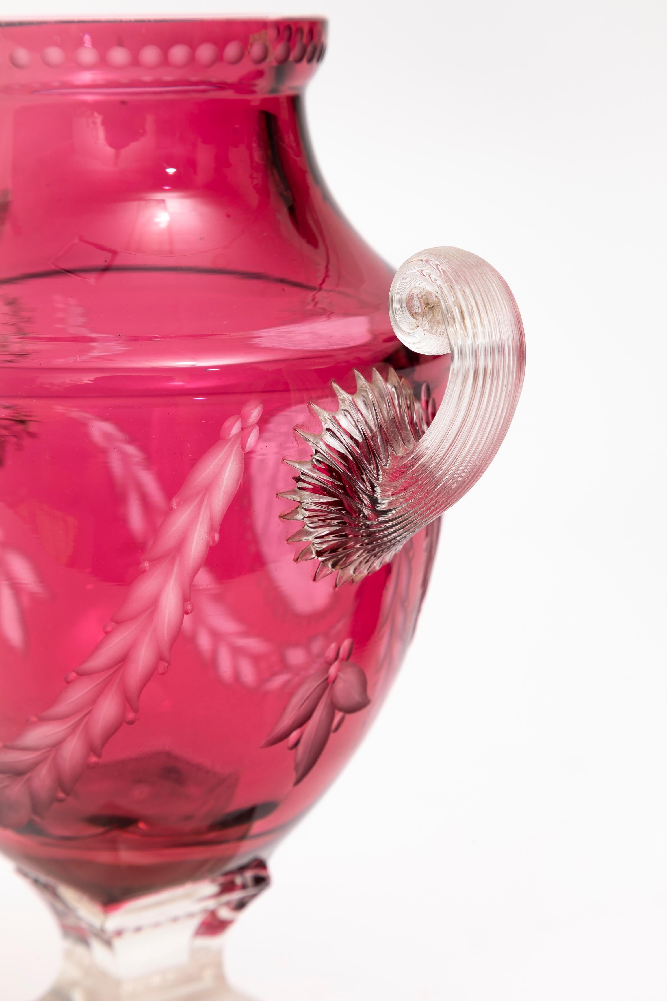 Pr. Baccarat-Vasen mit rotem Schliff und Deckel und Kamee mit Jagdtrophäen im Central Cameo-Schliff im Angebot 10