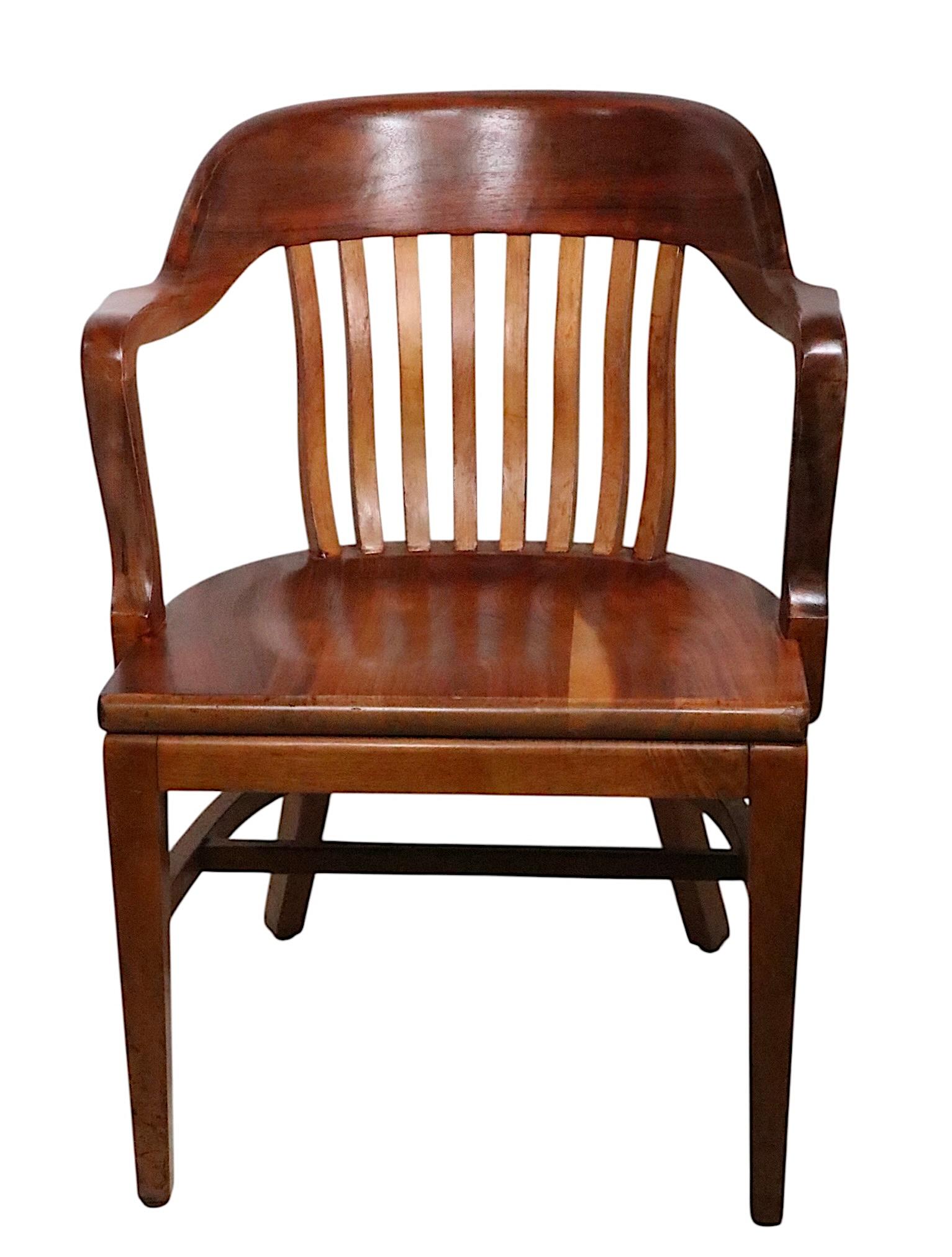 Americano Pr. Sedie in stile Giuria della Banca d'Inghilterra di Gunlocke in vendita