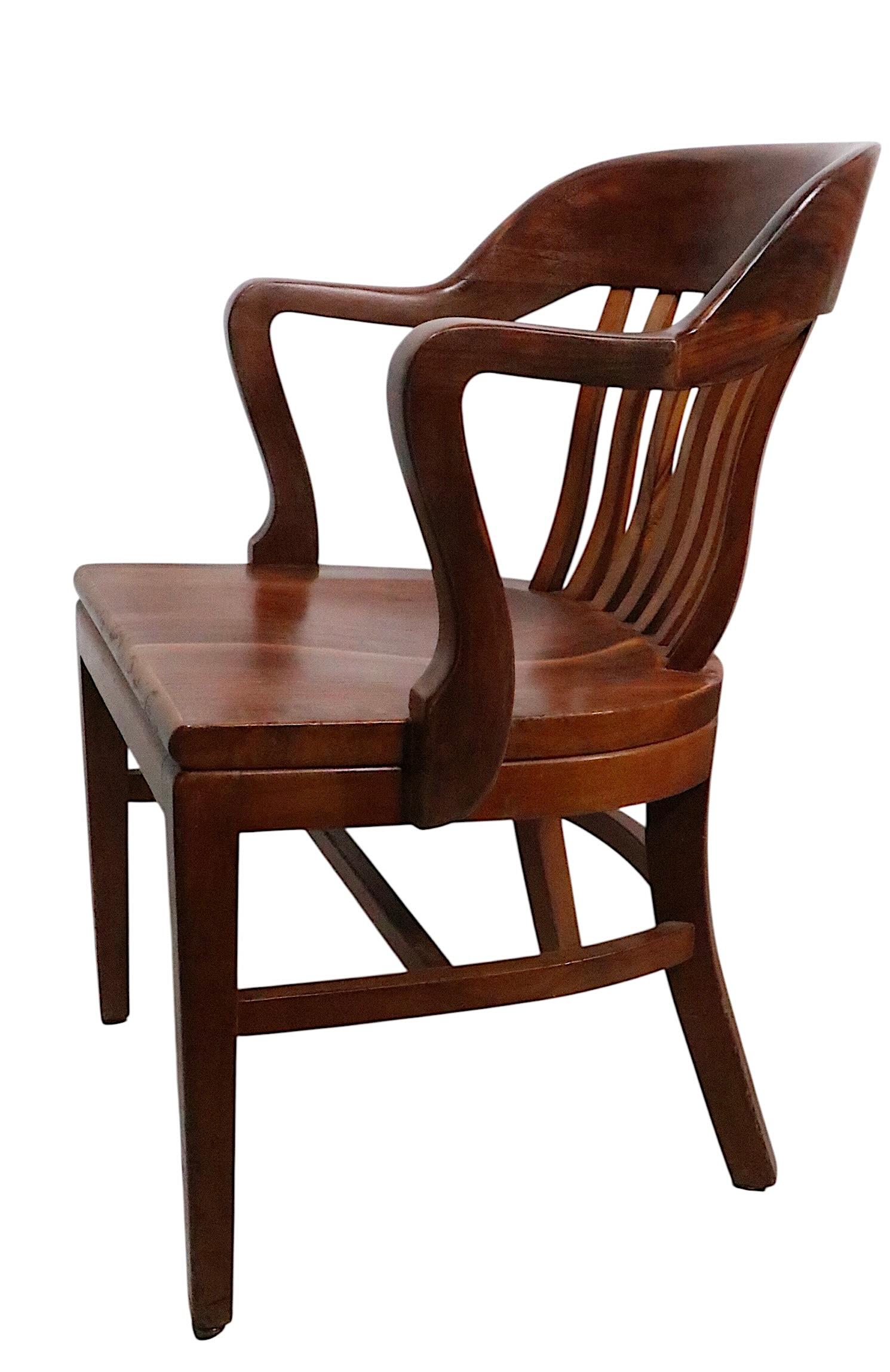 XX secolo Pr. Sedie in stile Giuria della Banca d'Inghilterra di Gunlocke in vendita