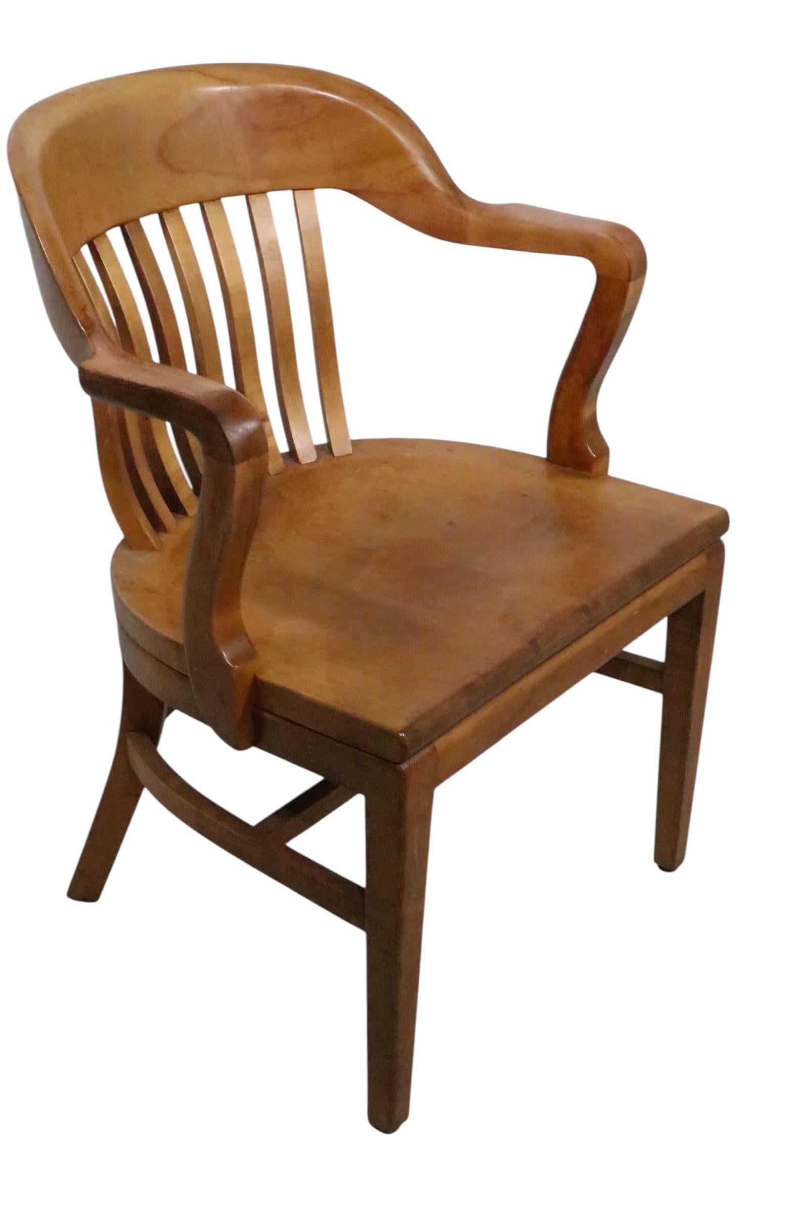 Pr. Chaises à jury de la Banque d'Angleterre Bon état - En vente à New York, NY