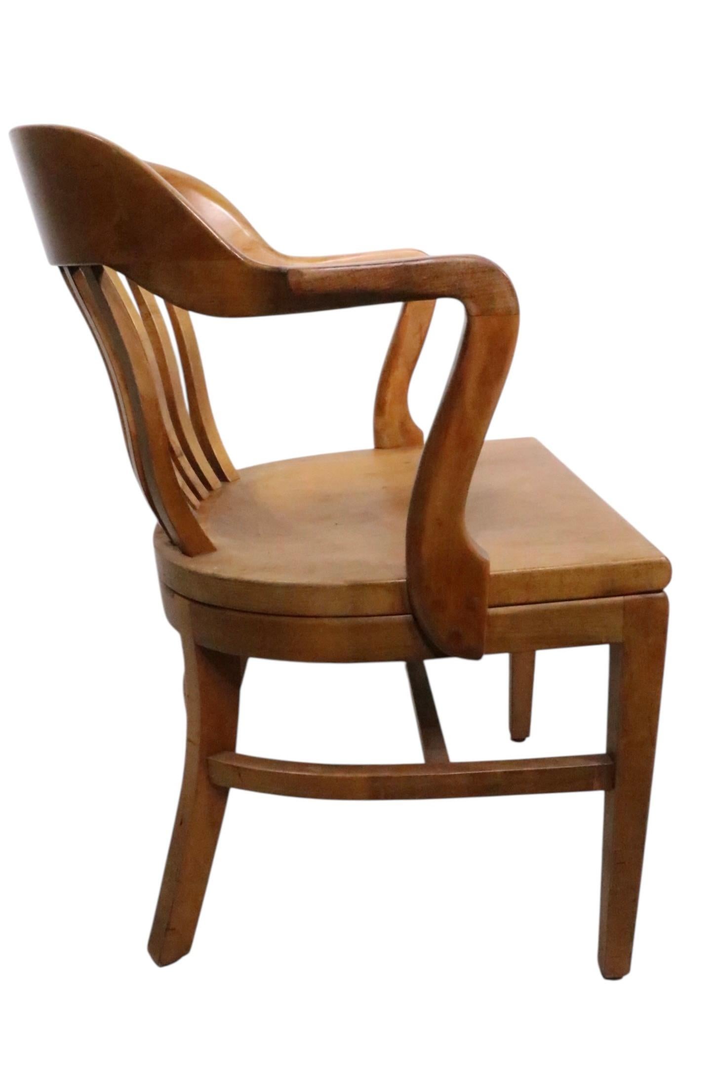 20ième siècle Pr. Chaises à jury de la Banque d'Angleterre en vente