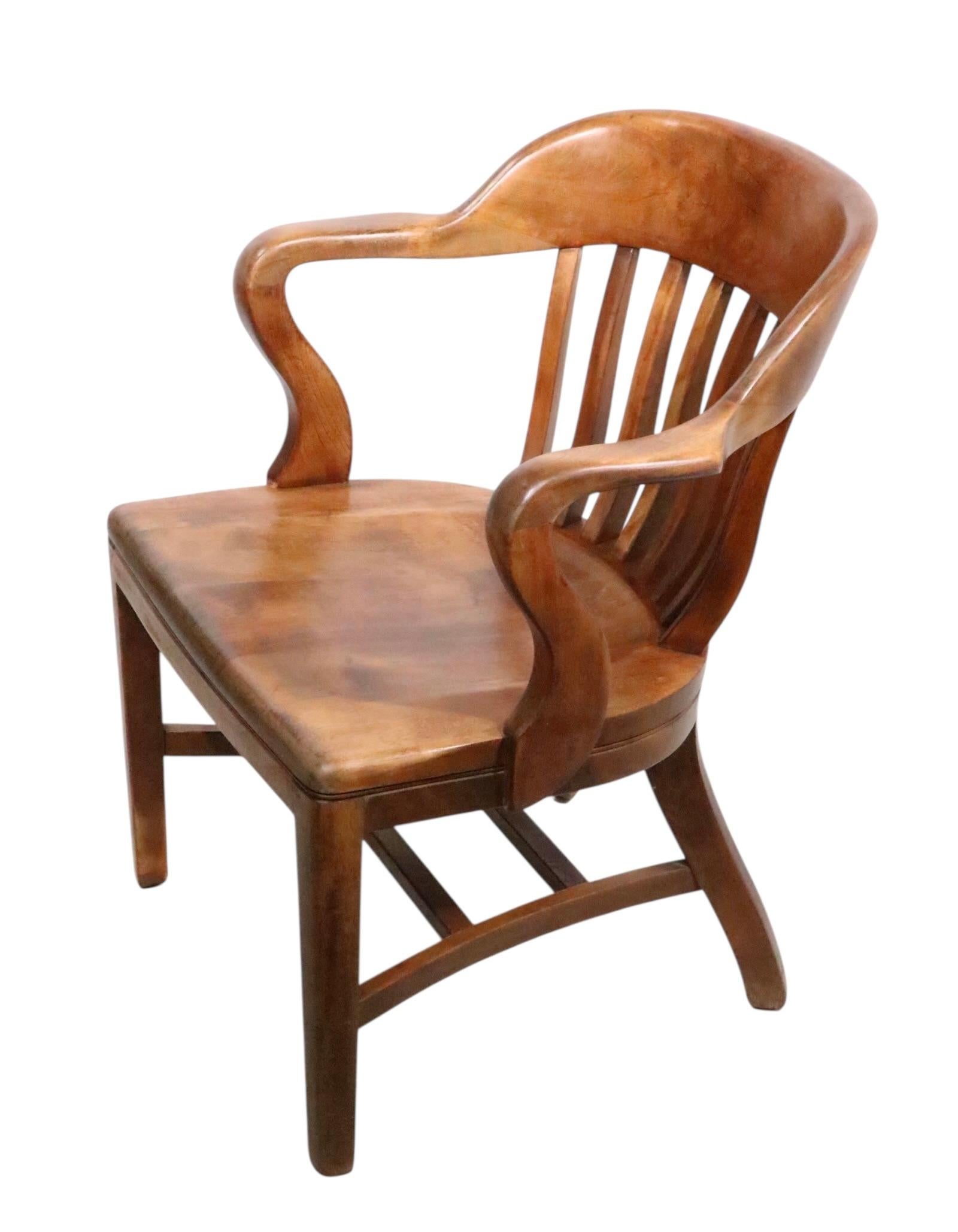 Noyer Pr. Chaises à jury de la Banque d'Angleterre en vente