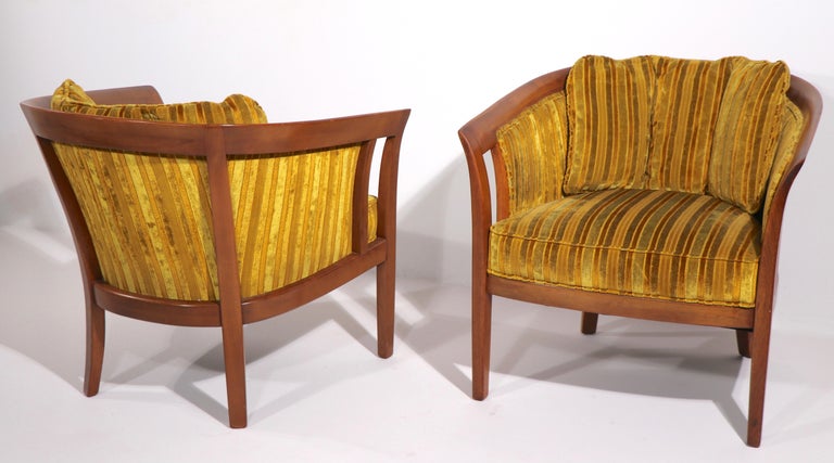 Chic, sophisticated pair of barrel back lounge chairs attributed to Widdicomb, in the style of Kipp Stewart, Robsjohn Gibbings, Thomlinson, Lambeth, etc. The chairs are in very fine, original condition, clean and ready to use - Offered and priced as