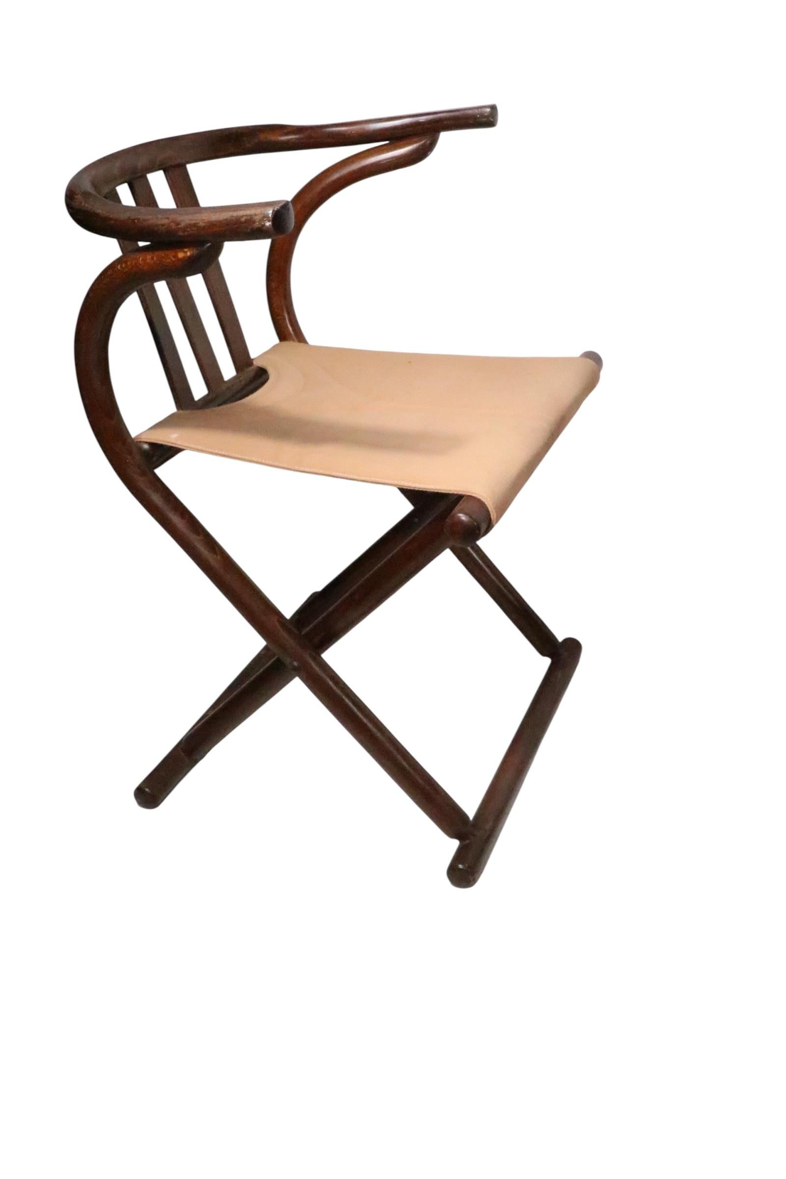 Pr. Chaises en bois courbé et toile d'après Thonet c. 1970 en vente 4
