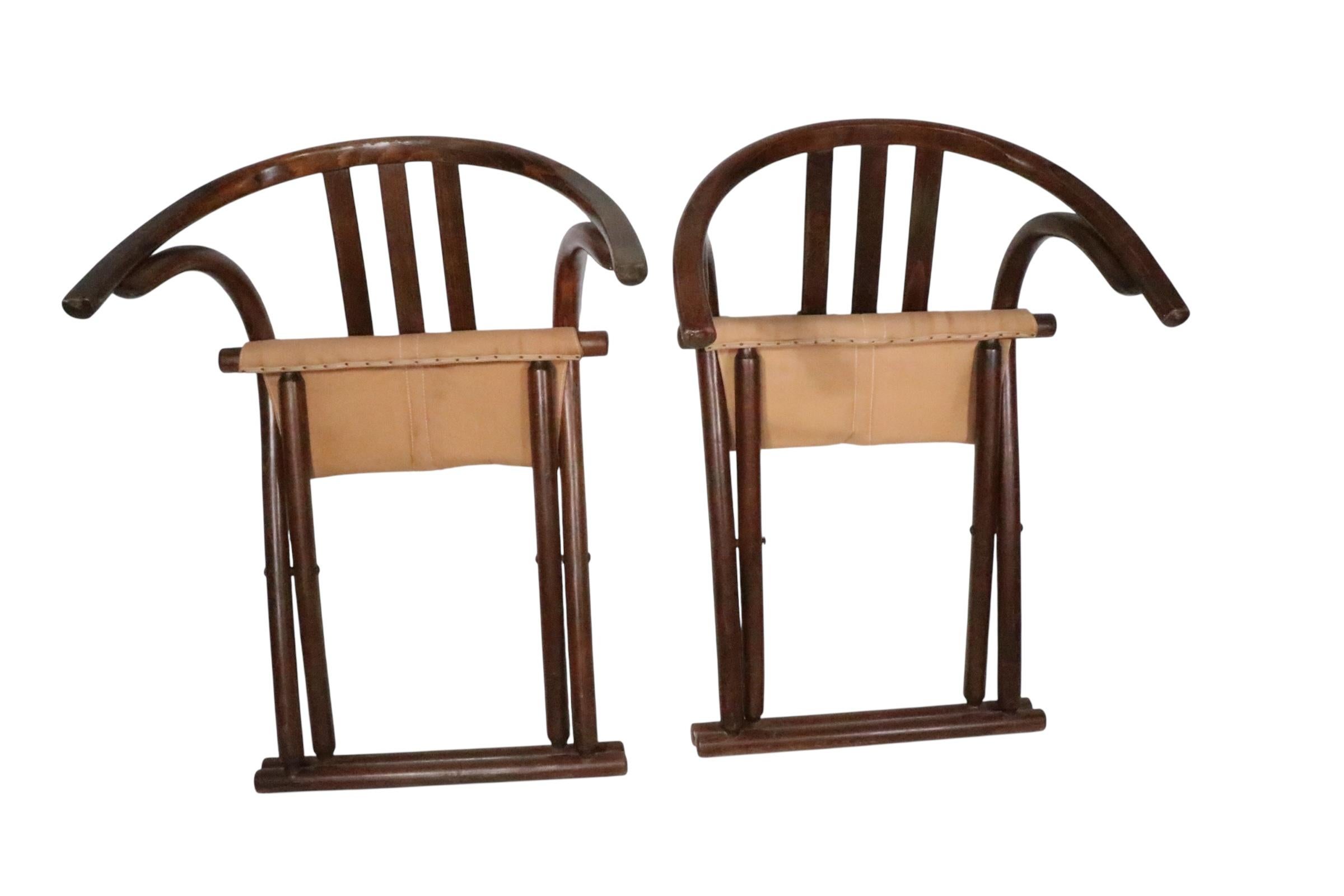 Pr. Chaises en bois courbé et toile d'après Thonet c. 1970 en vente 5