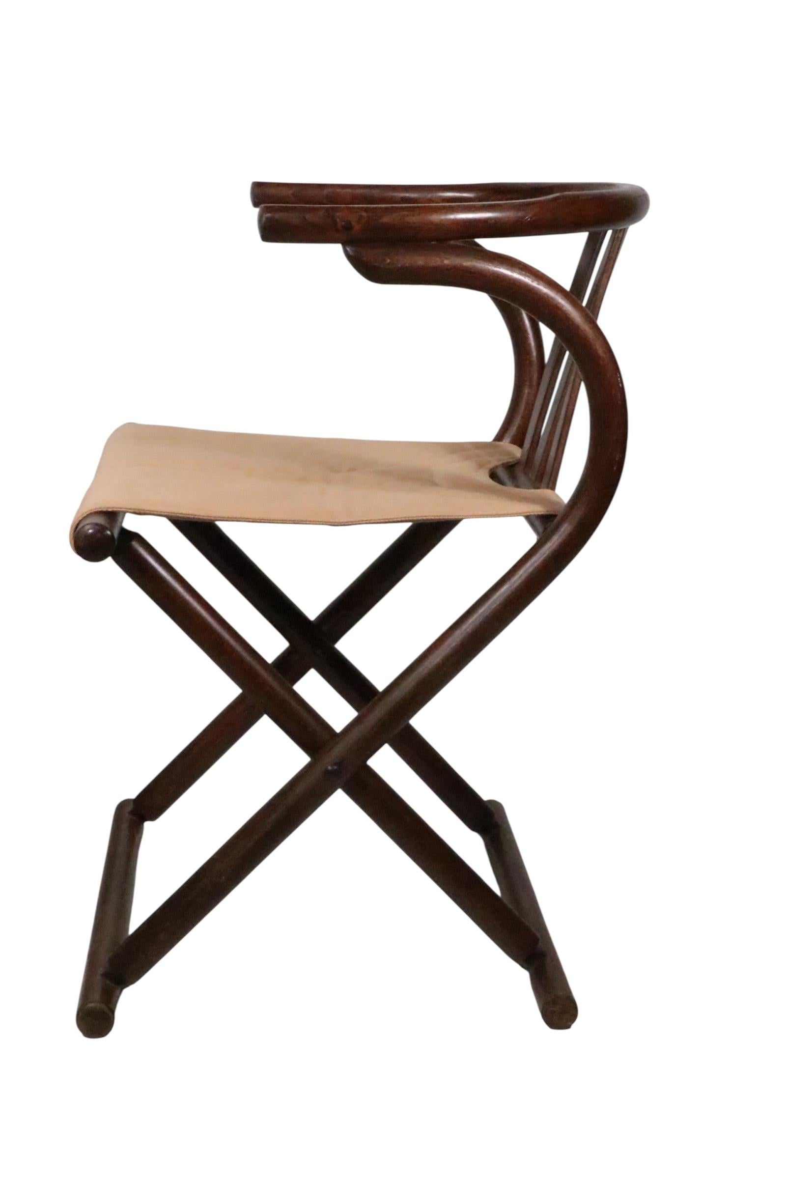 italien Pr. Chaises en bois courbé et toile d'après Thonet c. 1970 en vente