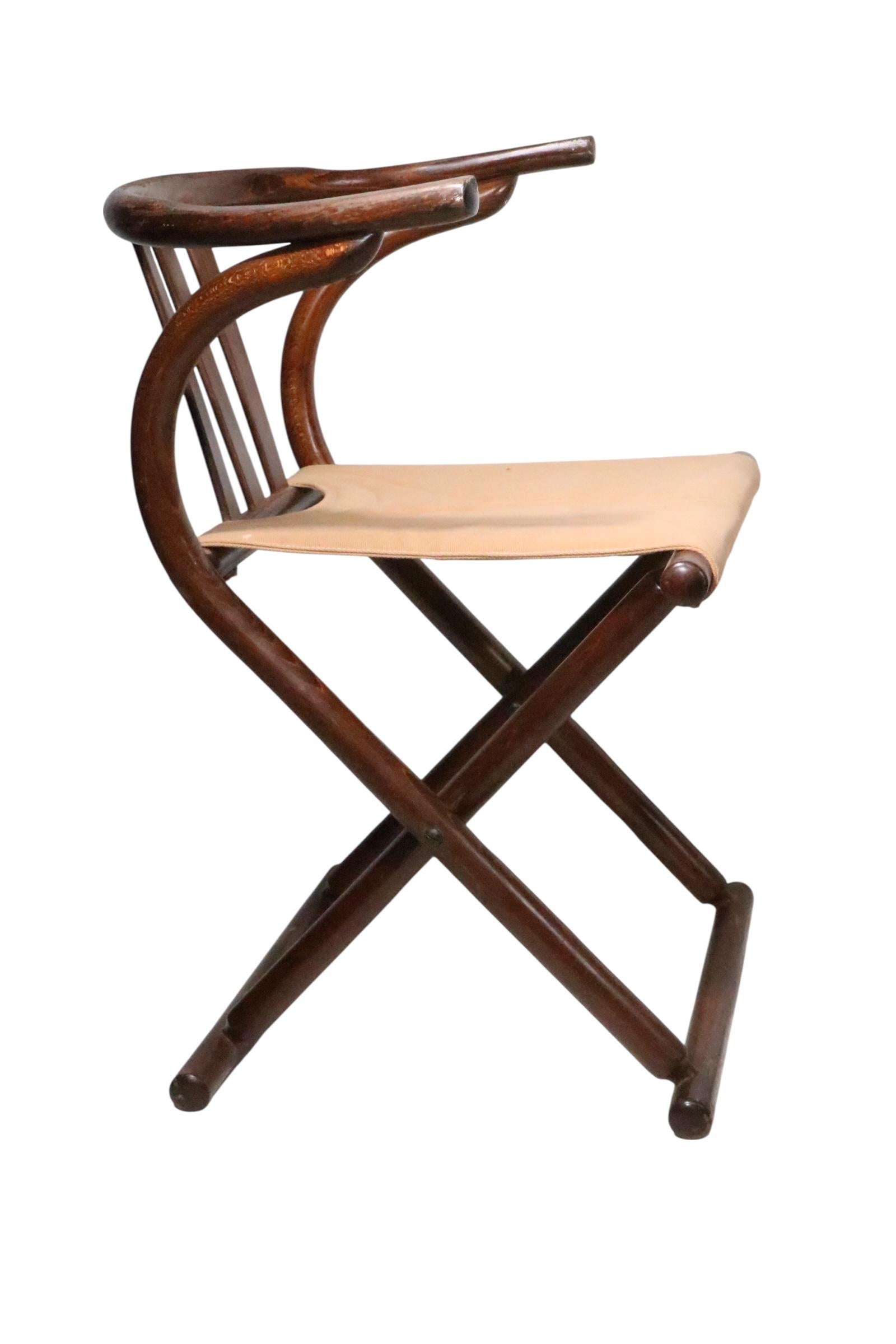 Pr. Chaises en bois courbé et toile d'après Thonet c. 1970 Bon état - En vente à New York, NY