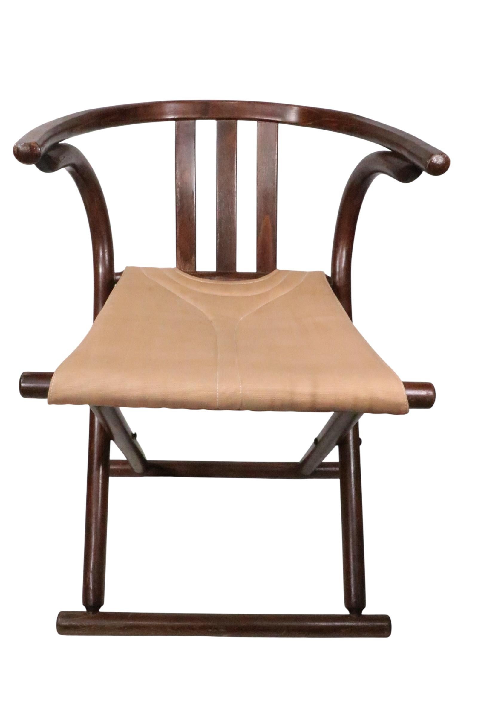 Toile Pr. Chaises en bois courbé et toile d'après Thonet c. 1970 en vente