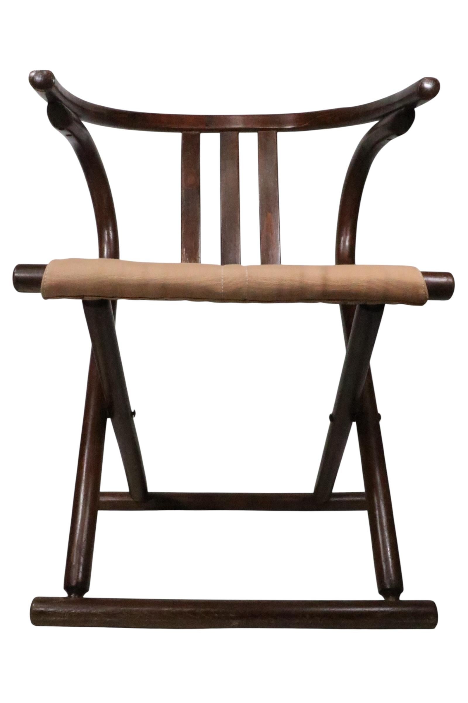 Pr. Chaises en bois courbé et toile d'après Thonet c. 1970 en vente 1
