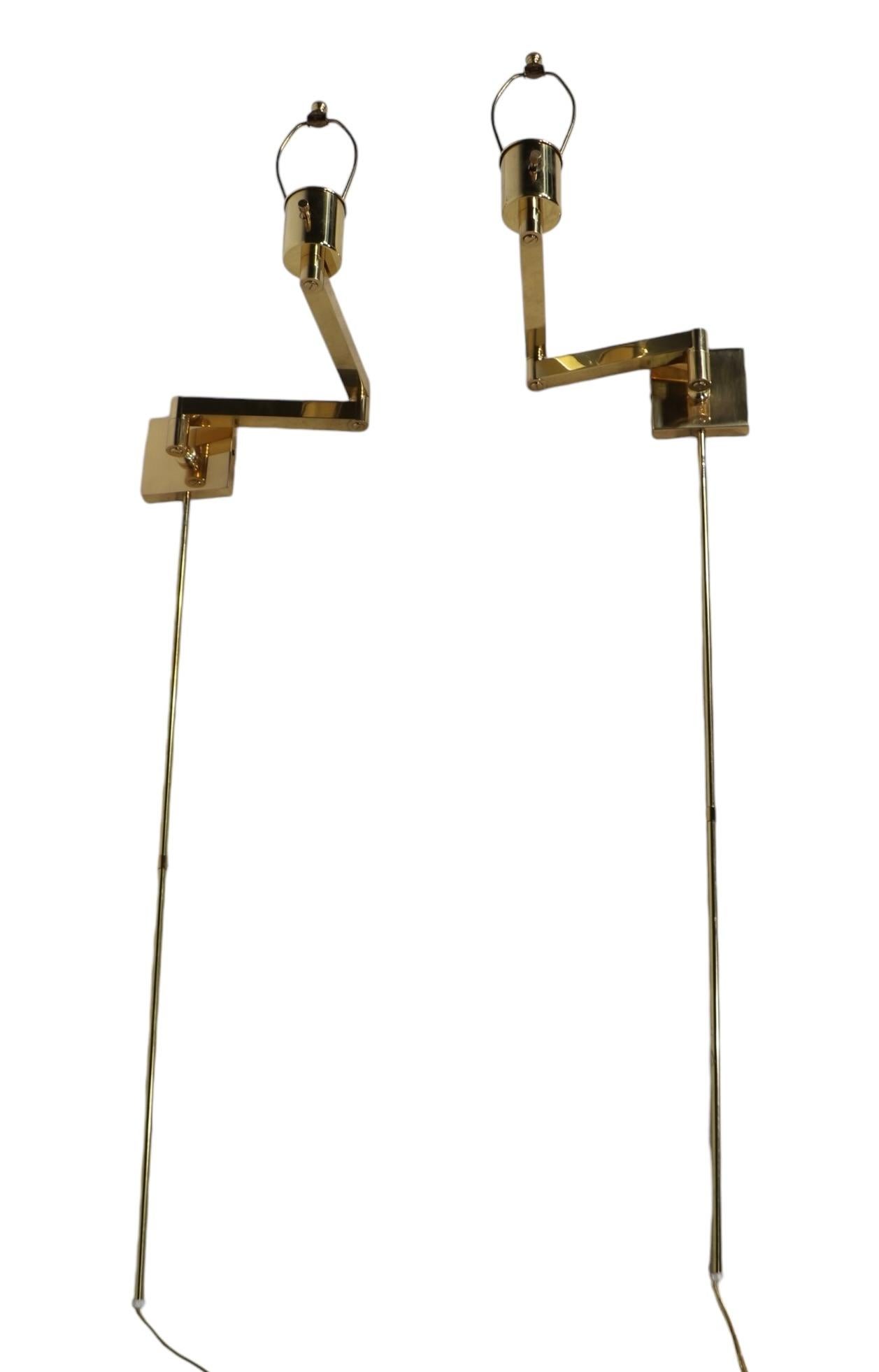 Pr. Apliques de latón con brazo flexible de Hansen Made in Spain Metalarte c. 1970's en venta 11