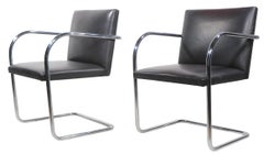 Pr. Chaises Brno par Knoll Designées par Mies van der  A.I.C..