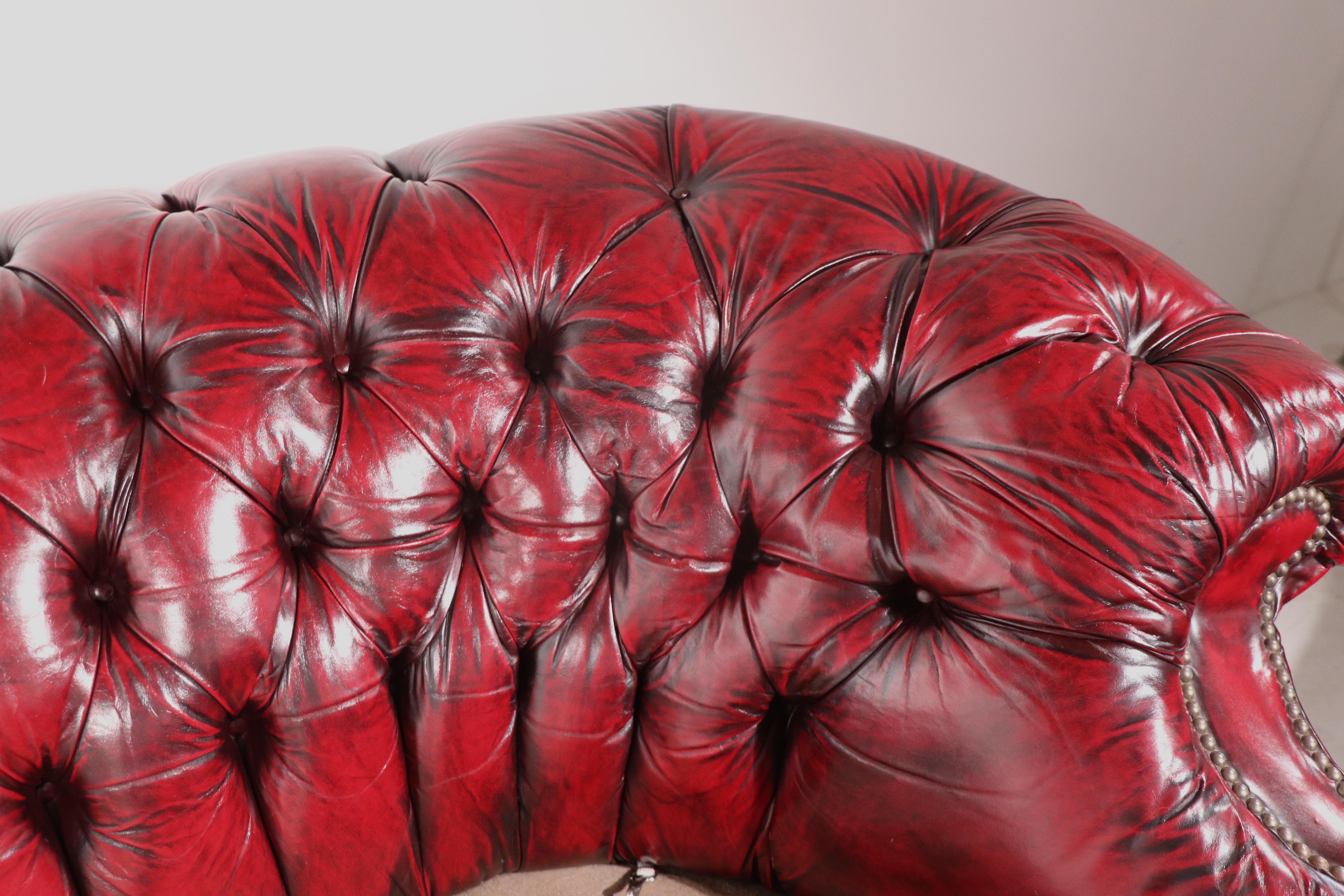 American Classical Pr. C Shape Tufted Leather Chesterfield Sofas