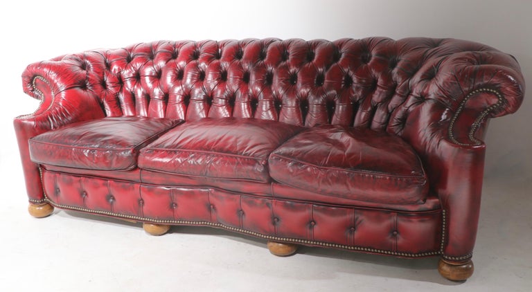 Pr. C Shape Tufted Leather Chesterfield Sofas In Good Condition For Sale In New York, NY