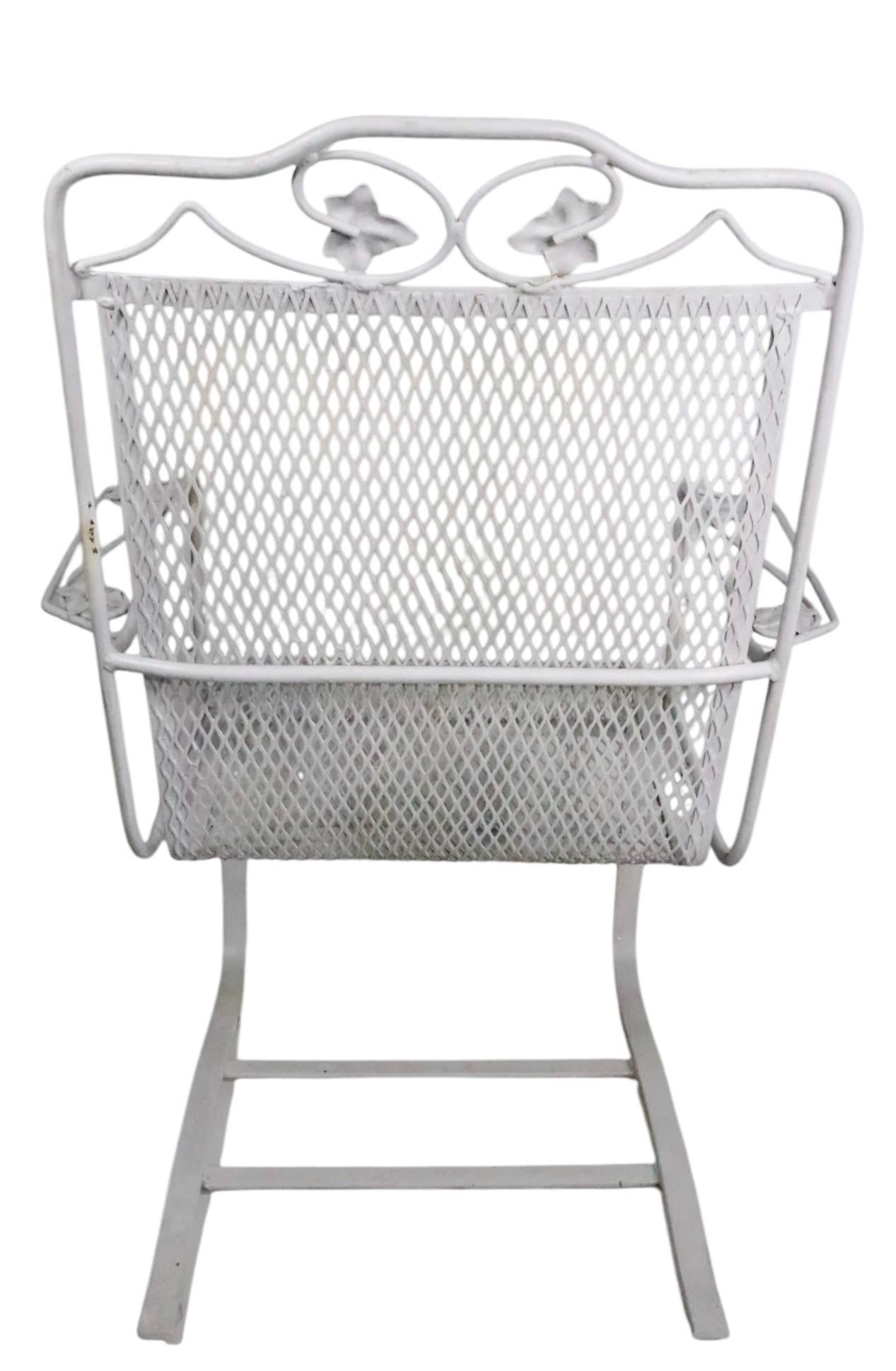 Pr. Cantilevered Spring Garden Patio Poolside Lounge Chairs att. to Woodard For Sale 4