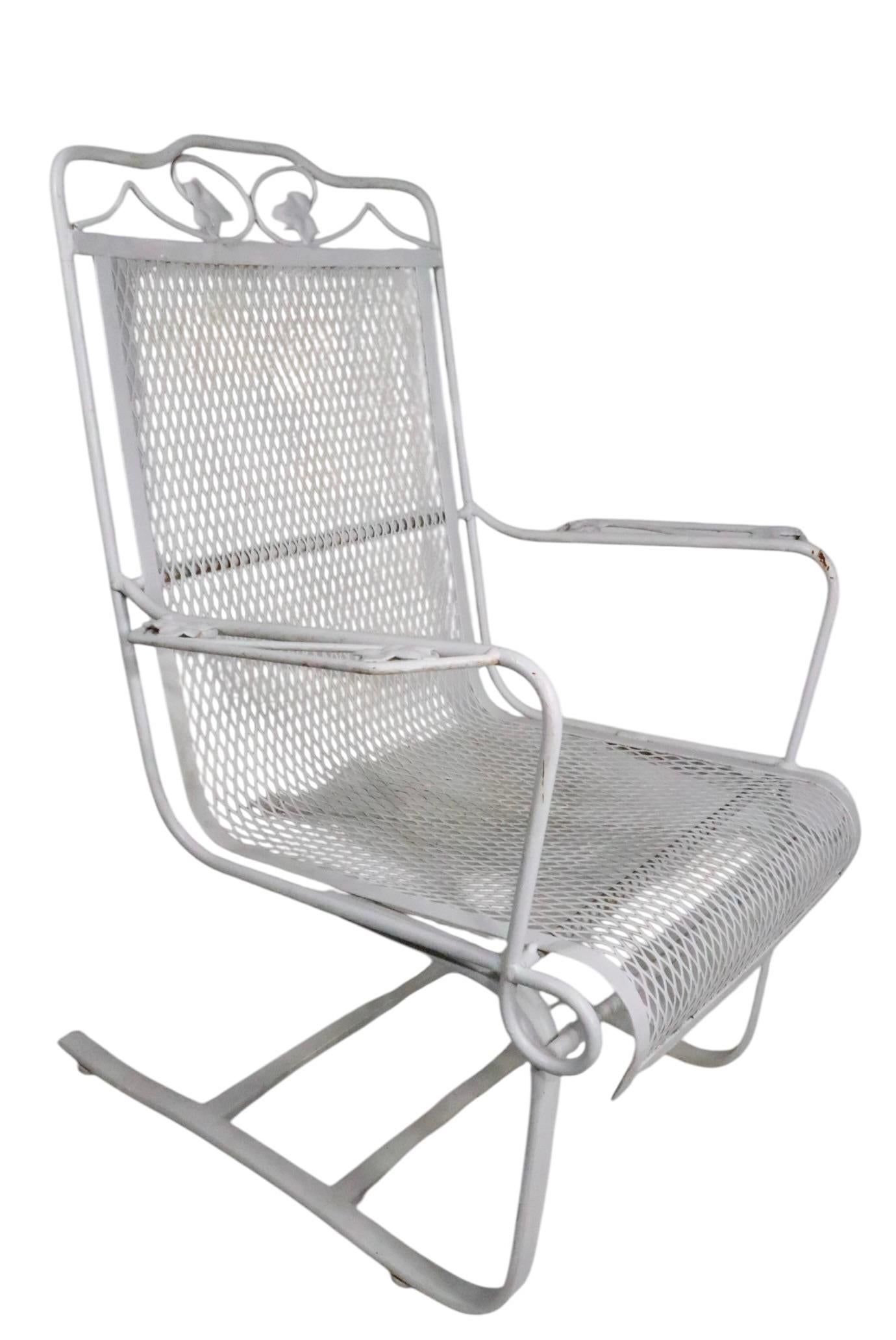 Pr. Cantilevered Spring Garden Patio Poolside Lounge Chairs att. to Woodard For Sale 2