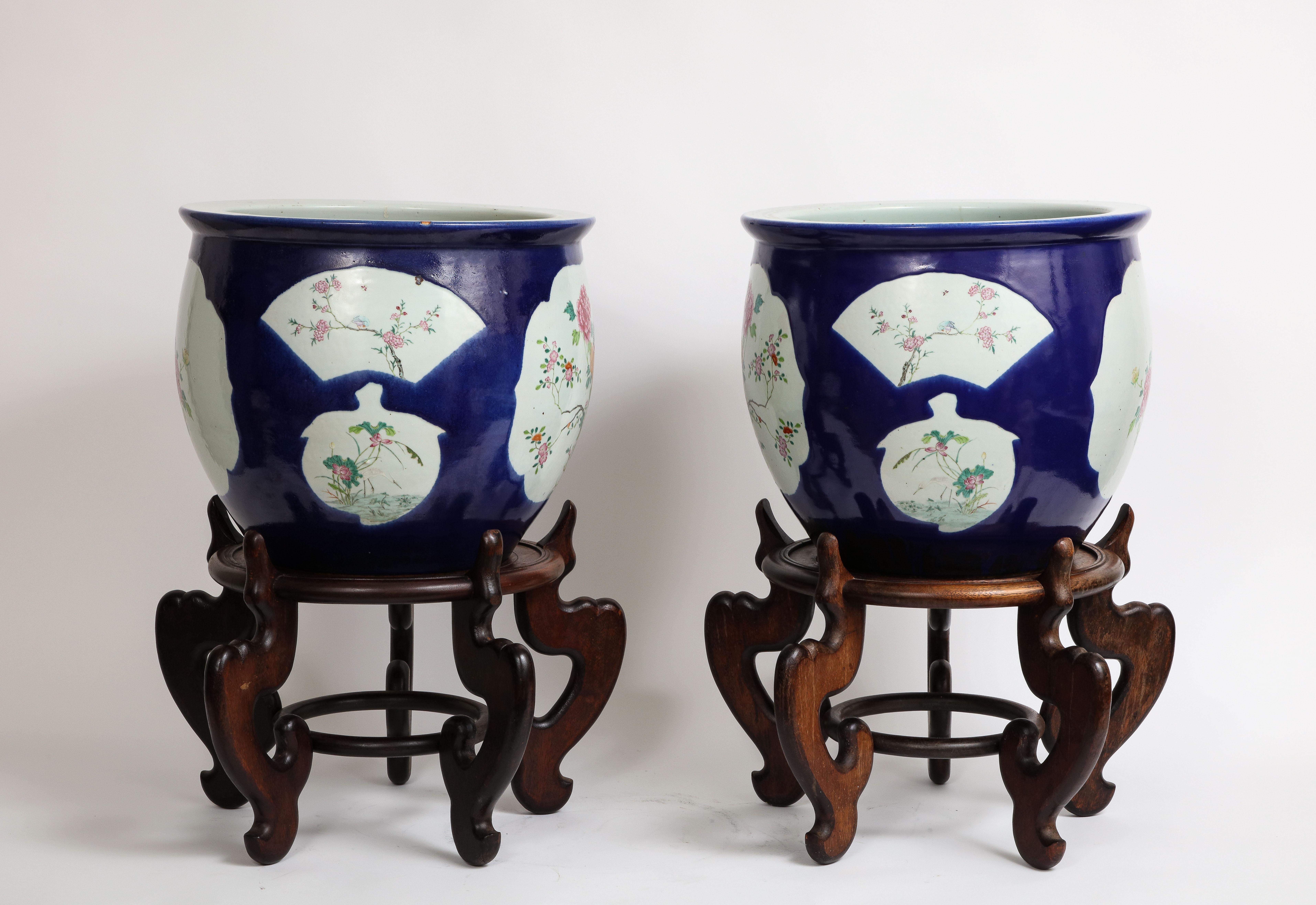 Pair. Chinese Bleu Poudre Ground Porcelain Double Cartouche Planters Wood Stands In Good Condition For Sale In New York, NY