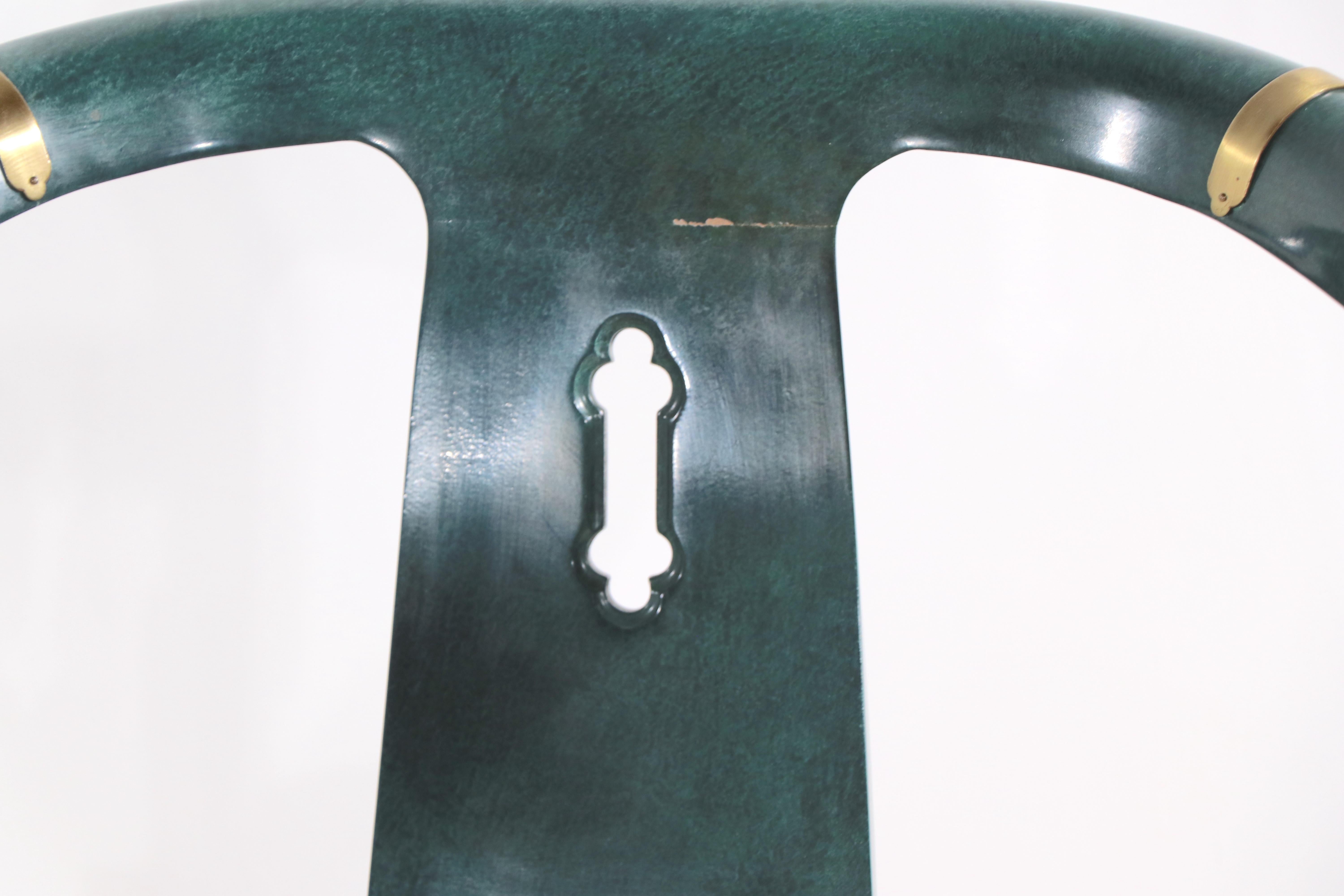 Pr. Chinesische moderne Ox-Schleifenstühle in Kunstjade-Finish von Century Furniture (amerikanisch) im Angebot
