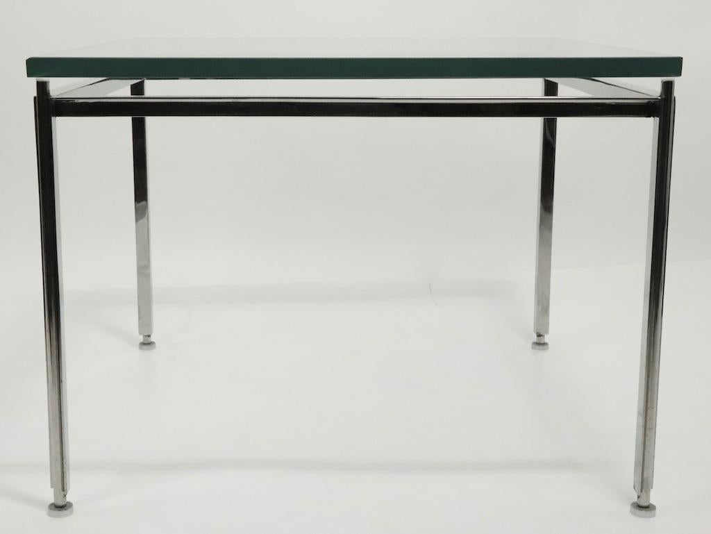 20ième siècle Paire Tables en chrome et verre de l'Atelier International AI en vente