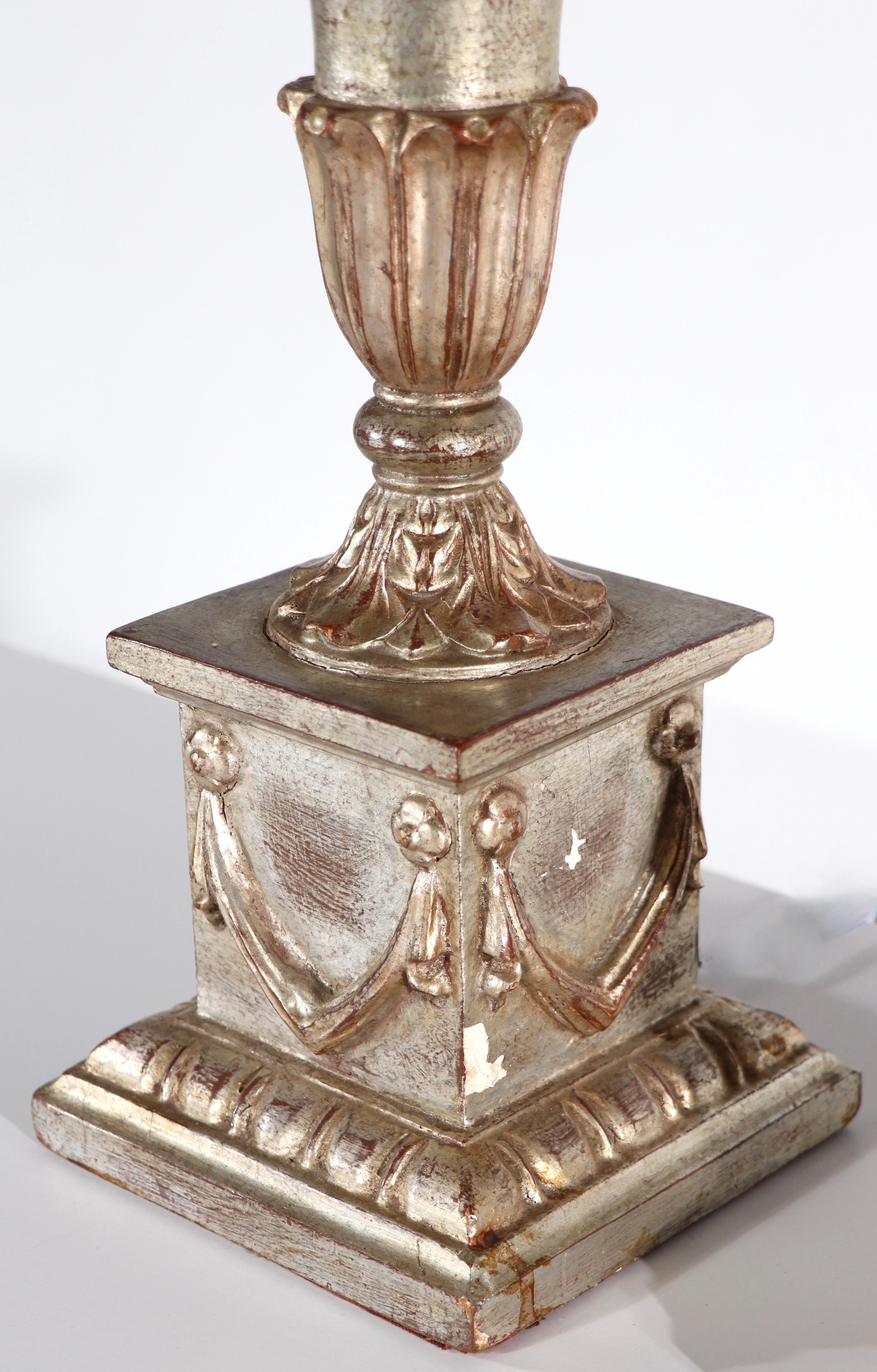 Paire Lampes de table de style classique en argent doré attribuées à Palladio en vente 3