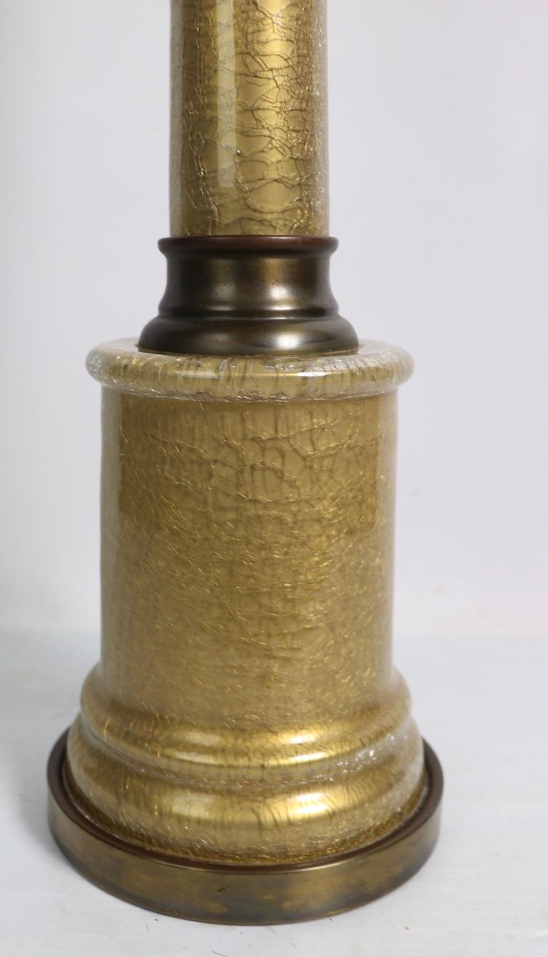 Américain Paire Lampes de table colonnes en verre craquelé doré de Paul Hanson en vente