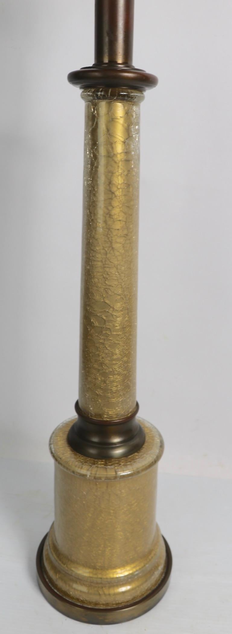 20ième siècle Paire Lampes de table colonnes en verre craquelé doré de Paul Hanson en vente