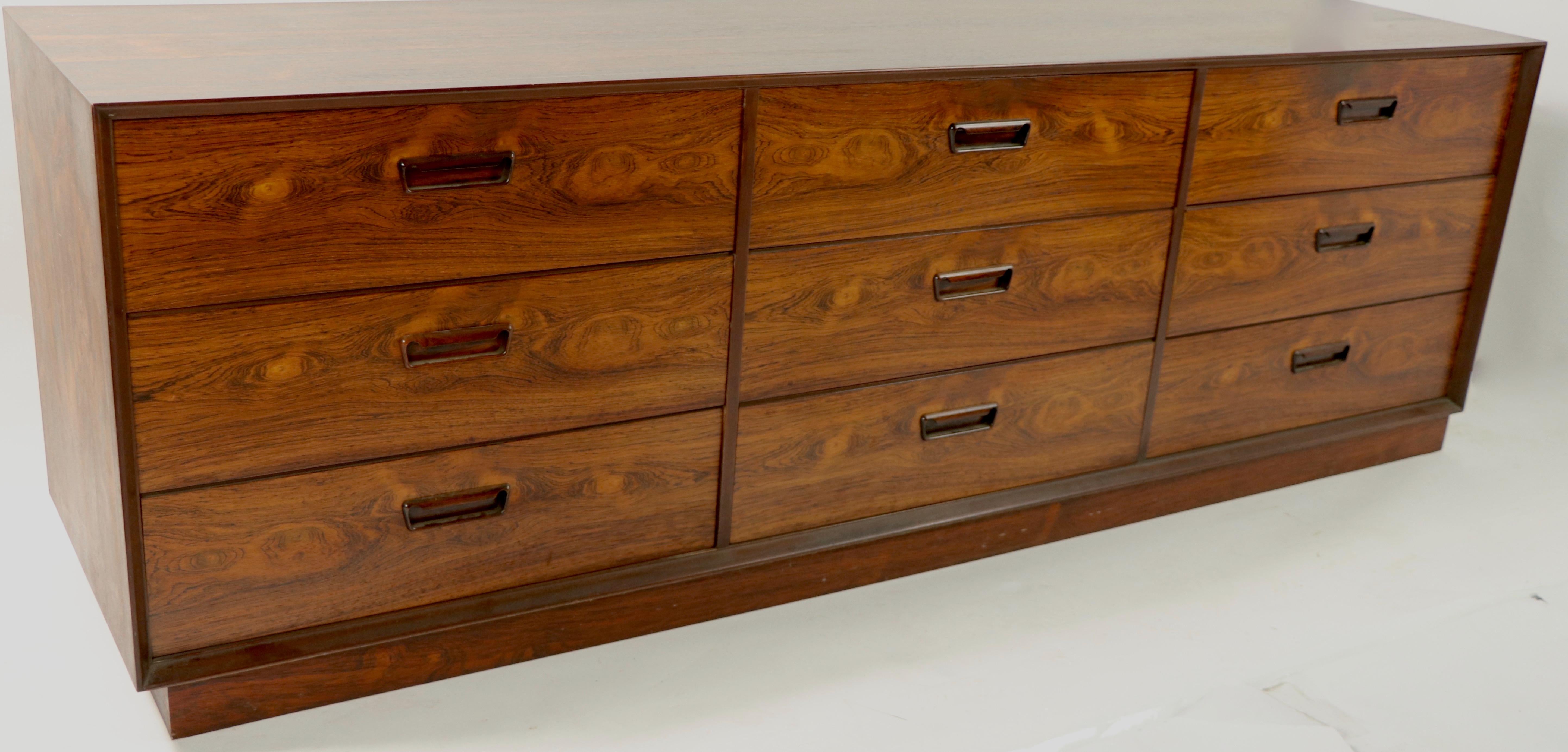 Pair of Danish Mid-Century Modern Rosewood Dressers by Dyrlund In Good Condition In New York, NY