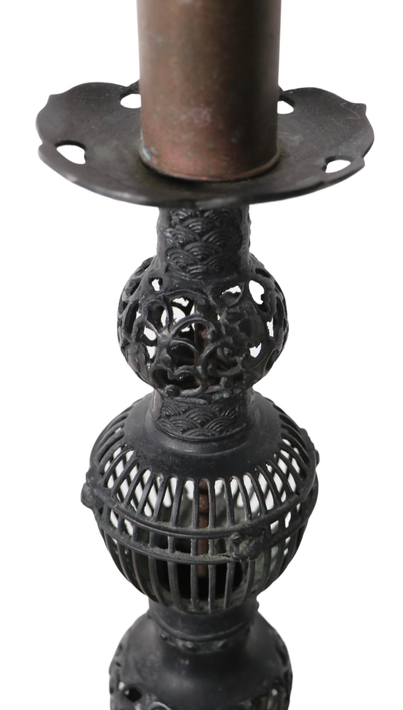 Pr. Dekorative Vintage-Stehlampe aus durchbrochenem Metall, hergestellt in Indien, ca. 1970er Jahre im Angebot 4