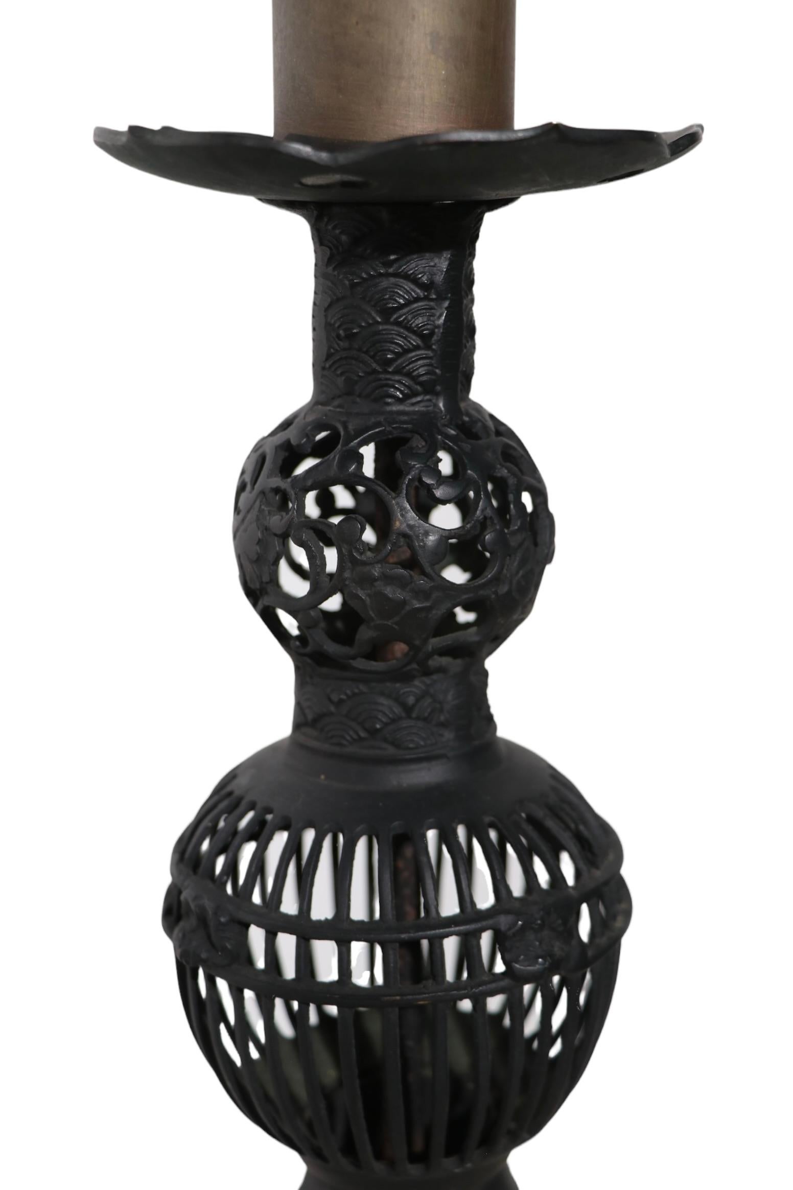 Pr. Dekorative Vintage-Stehlampe aus durchbrochenem Metall, hergestellt in Indien, ca. 1970er Jahre im Angebot 3