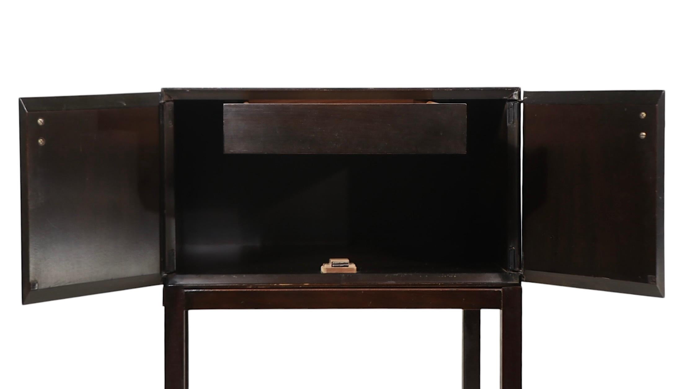 Mid-Century Modern Pr. Directional Custom Collection Nightstands c. 1970’s For Sale