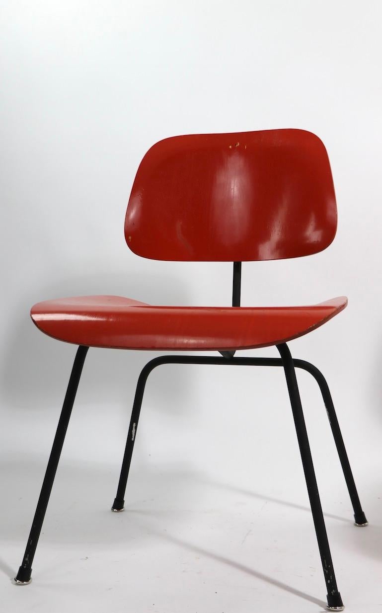 20ième siècle Paire de chaises de salle à manger Eames DCM Herman Miller en vente