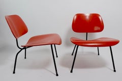 Paire de chaises longues Eames en métal «LCM »