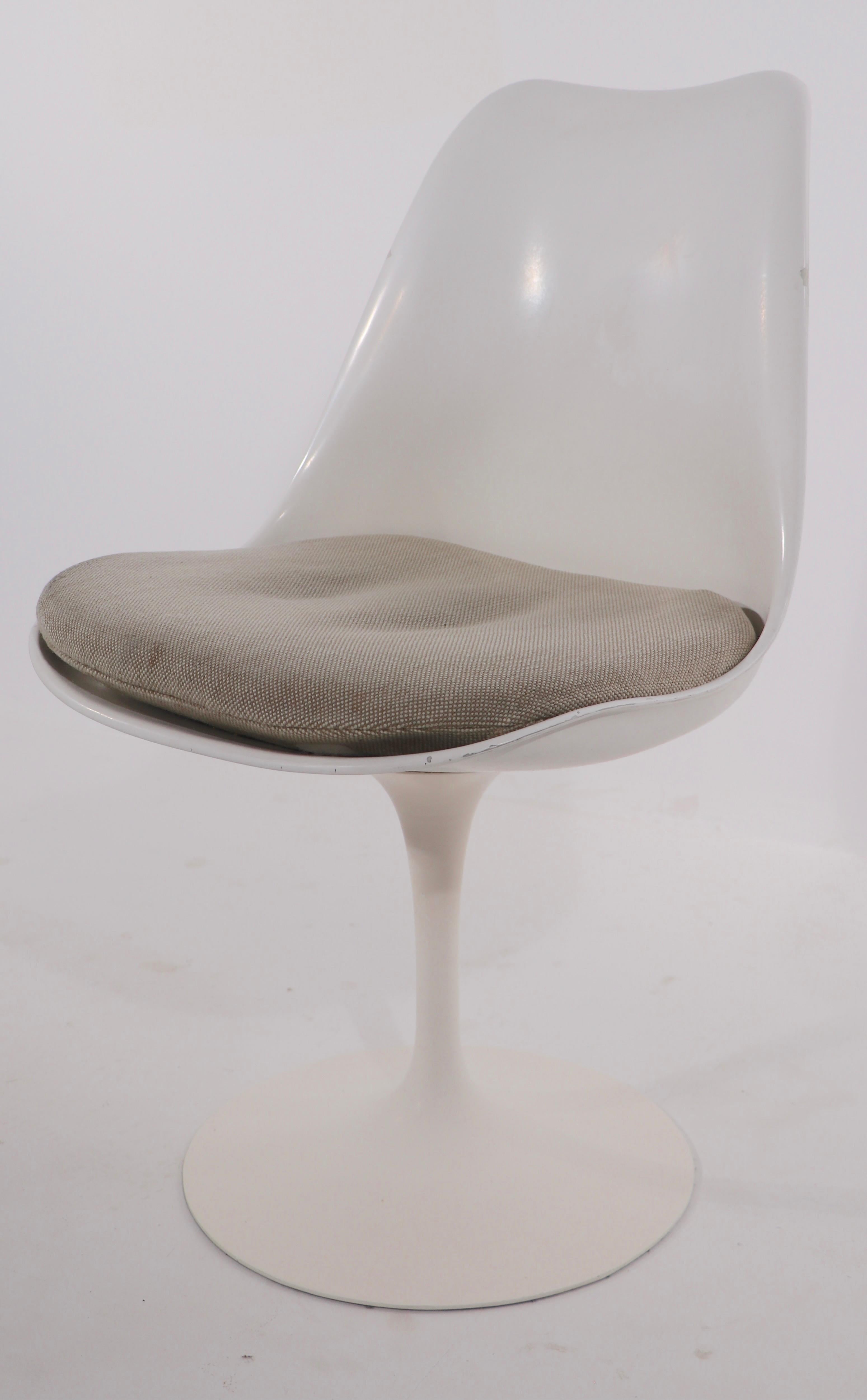 Nice pair of Saarinen design tulip chairs, marked Knoll 655 Madison Ave. Both chairs are in good, original condition, free of cracks, chips or structural damage. Both show minor paint loss along the back support edge, cosmetic only, not damage, or
