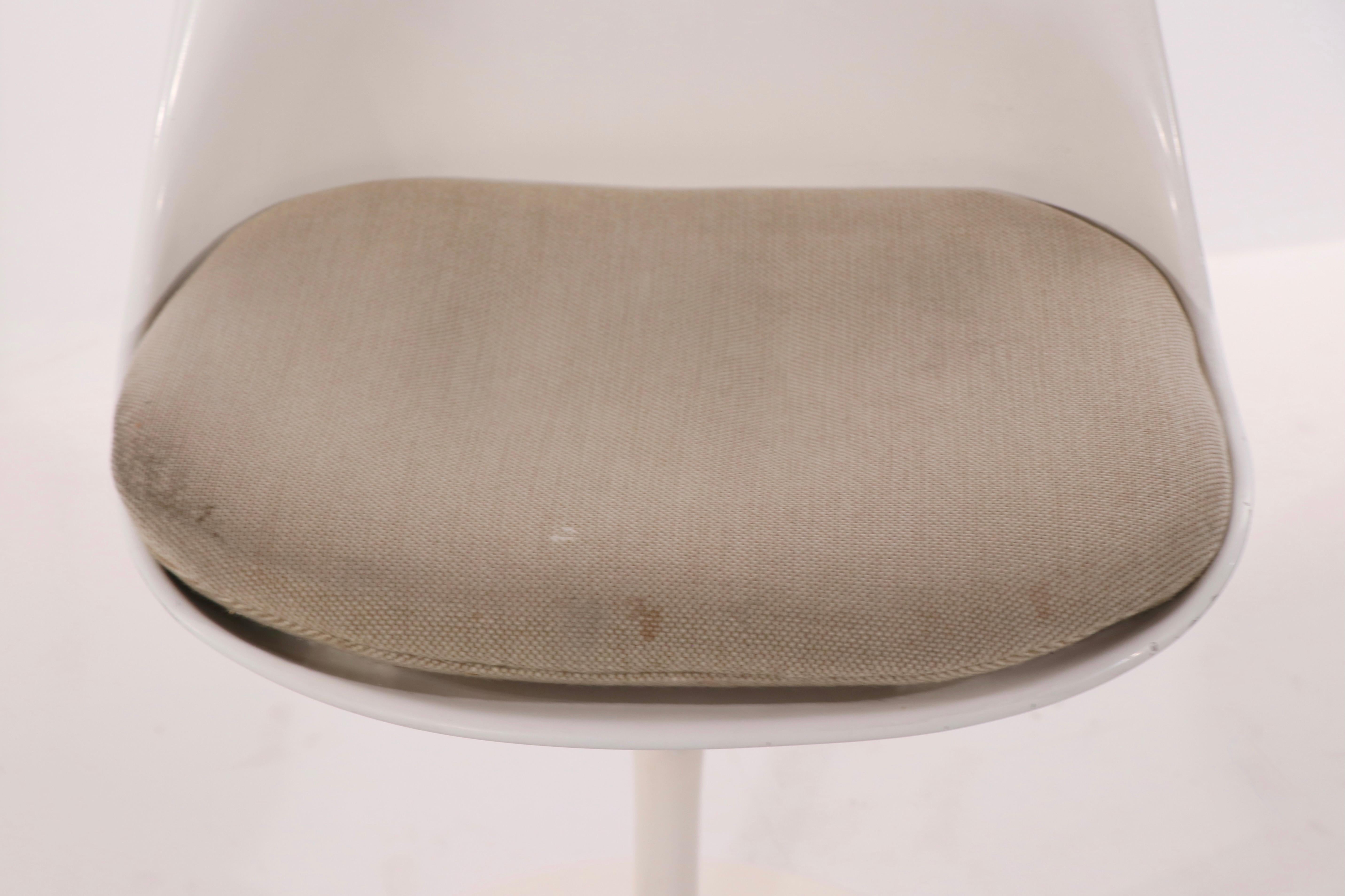 Pr. Eero Saarinen Tulip Chairs by Knoll In Good Condition In New York, NY