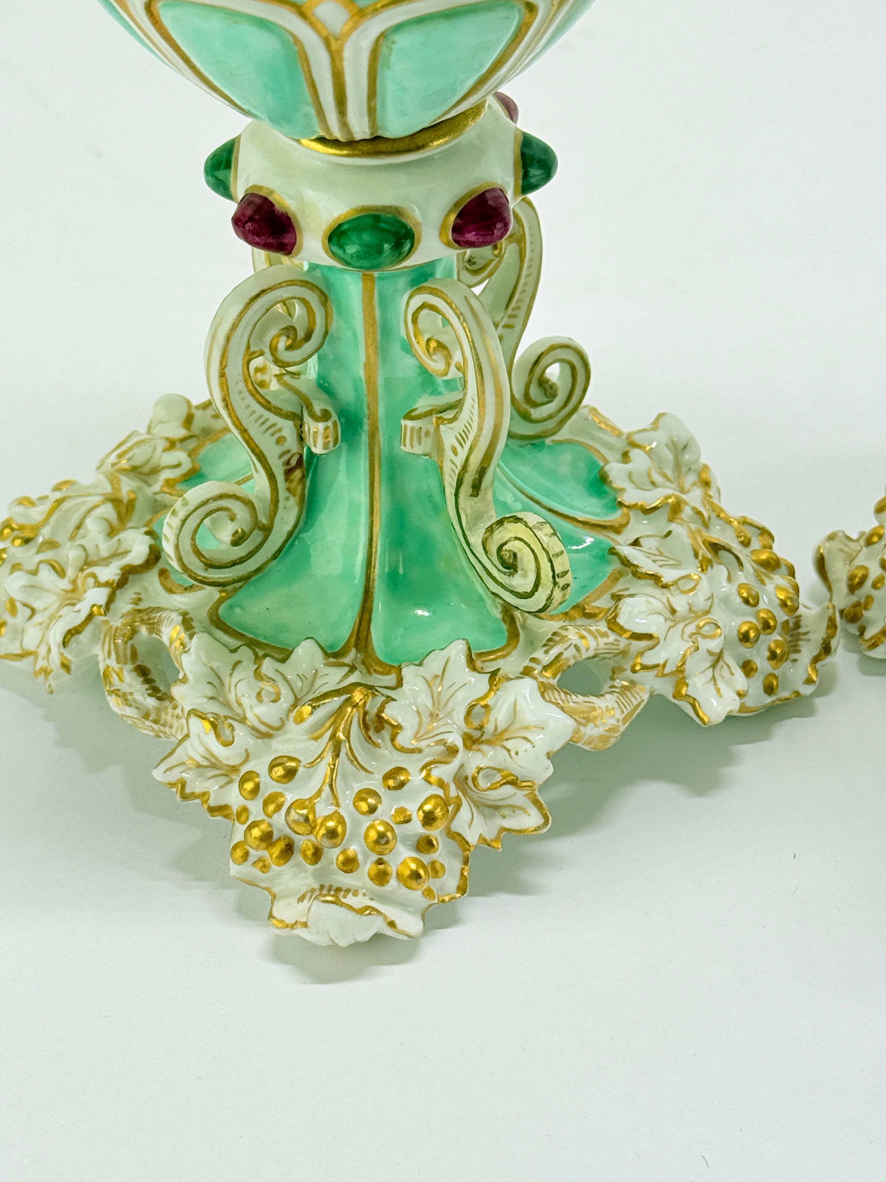 Pr. Ewers de Meissen del s. XIX finamente ejecutados con decoración ornitológica y neoclásica en venta 9