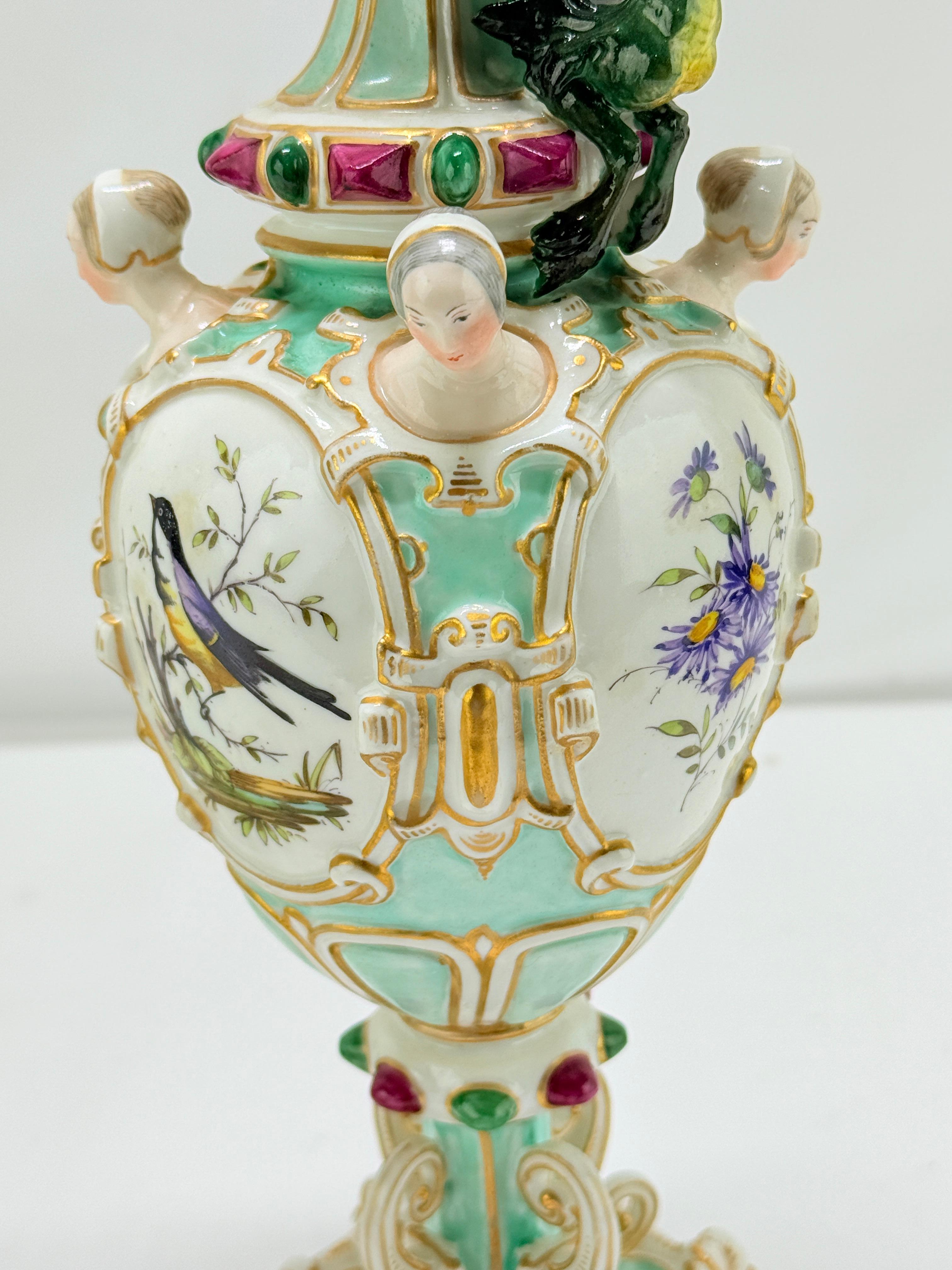 Pr. Ewers de Meissen del s. XIX finamente ejecutados con decoración ornitológica y neoclásica en venta 11