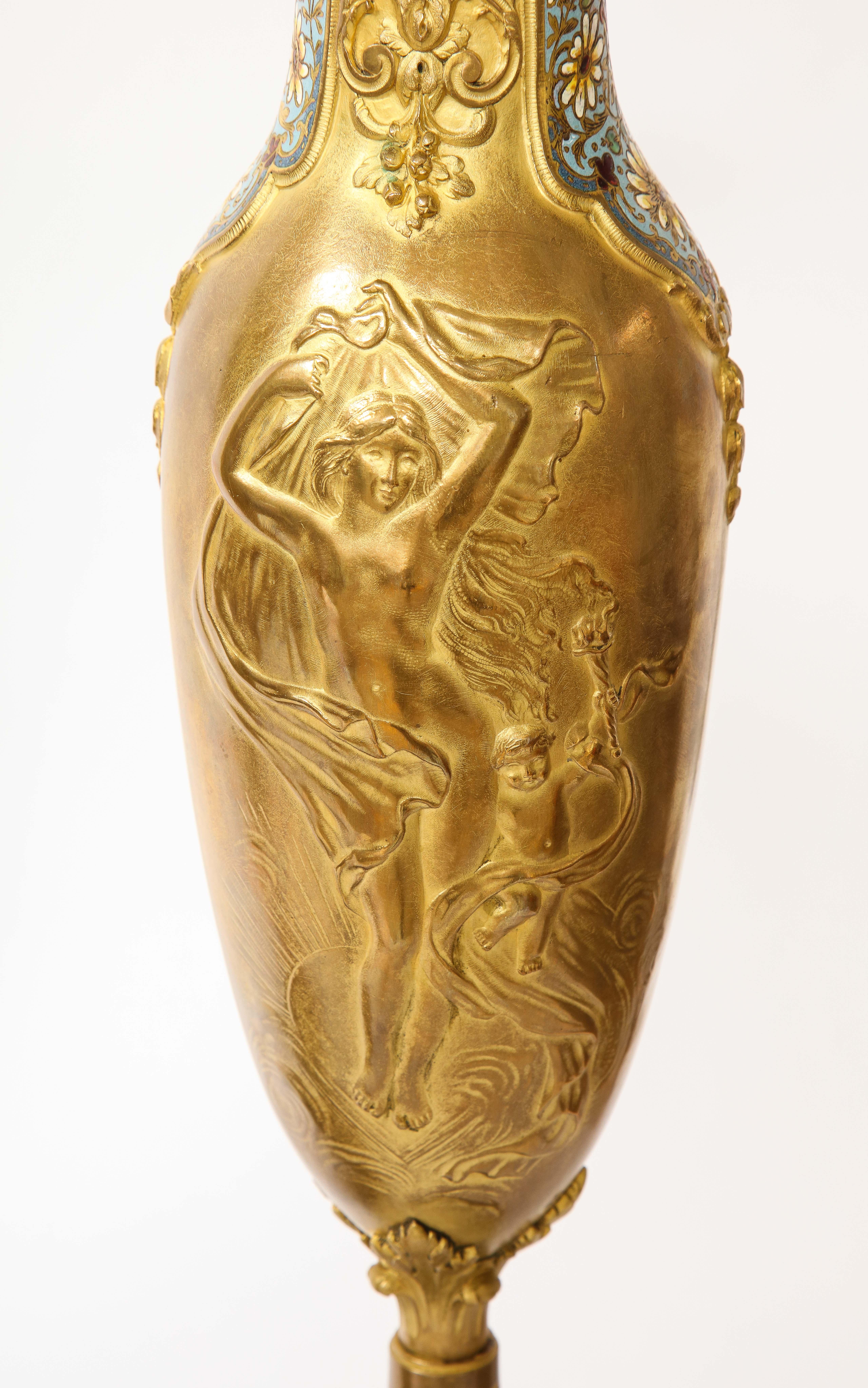 Pr. Mueble de bronce esmaltado y mármol estilo Luis XVI francés del S. XIX Jarrones en venta 3