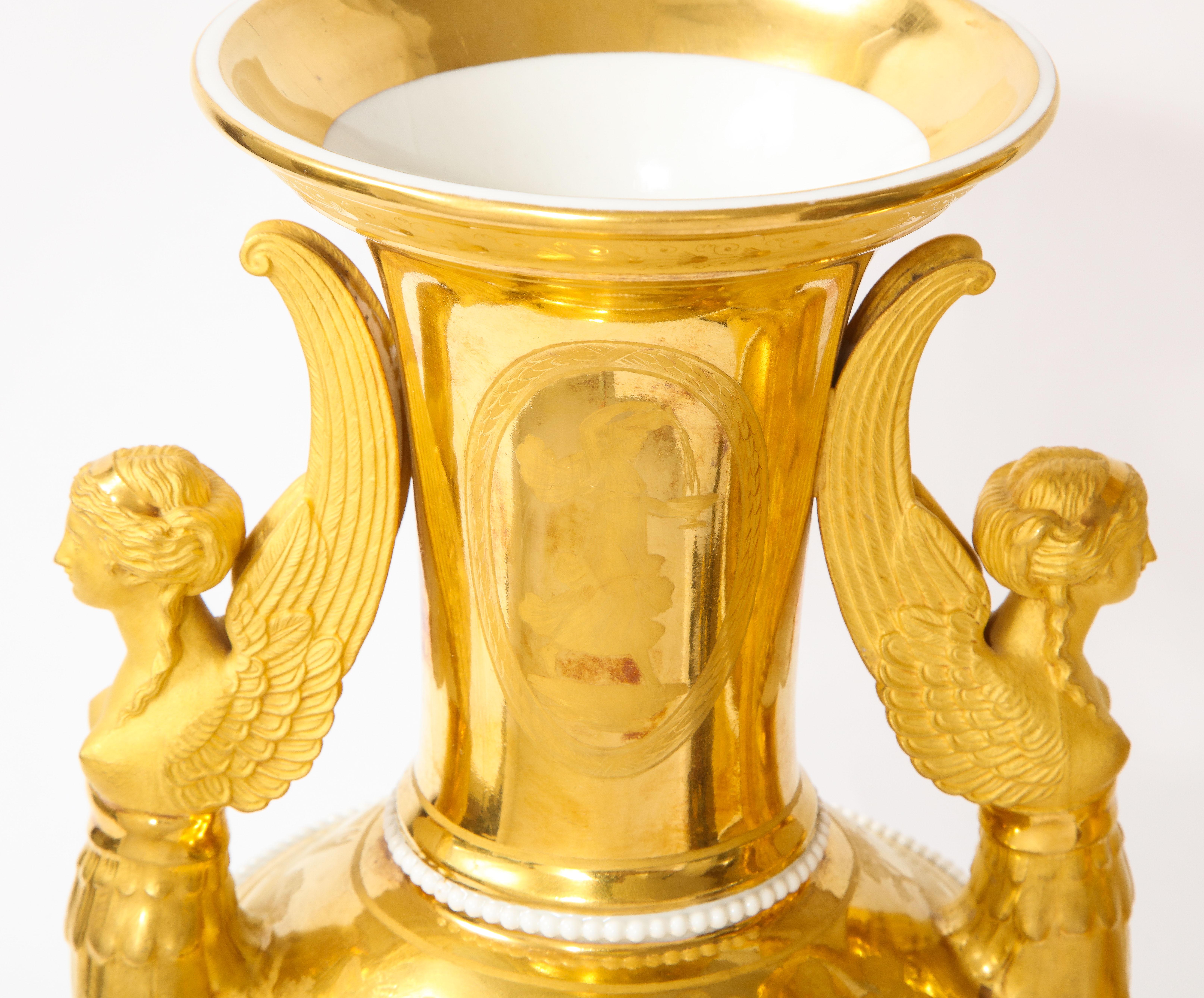 Paire de vases en porcelaine à 2 poignées représentant des scènes de Vénus de la Première Guerre mondiale en vente 5