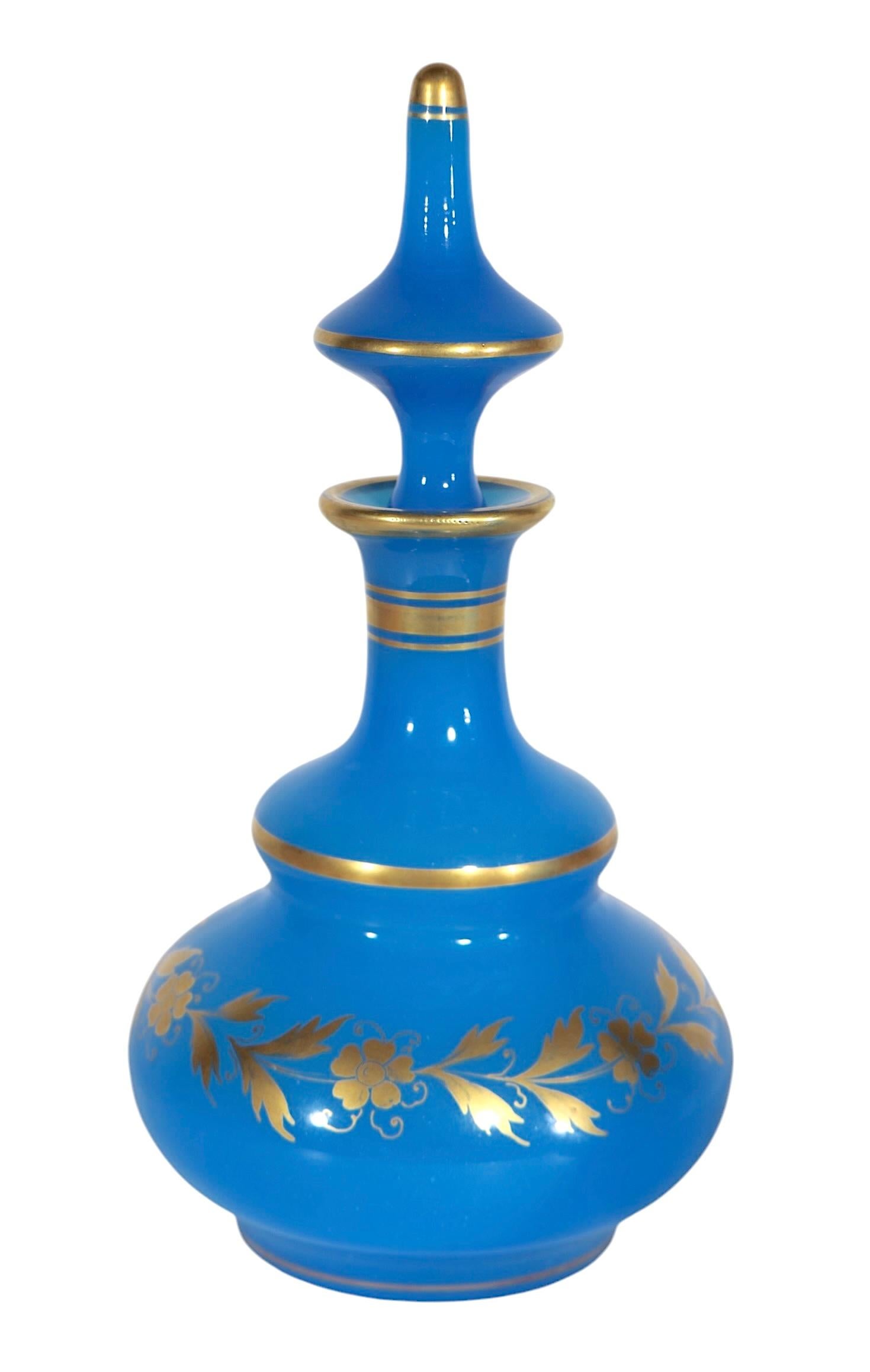 Pr Bottiglie francesi con tappo blu e finiture dorate attribuite a Jean-Baptiste Desvignes in vendita 3