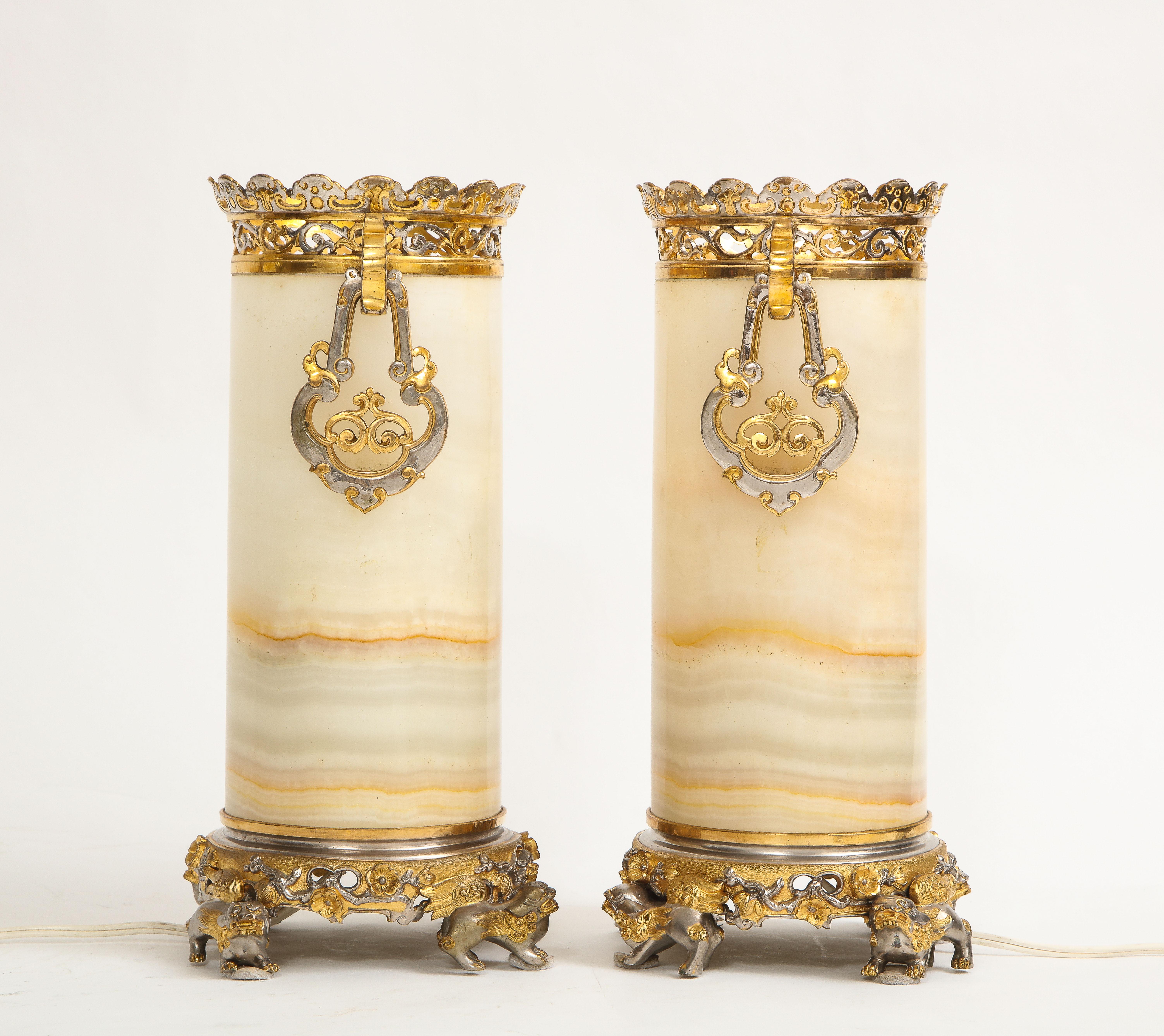 Argenté Vases/Lamps en albâtre d'abeille montés sur bronze argenté et doré de style Chinoiserie française en vente