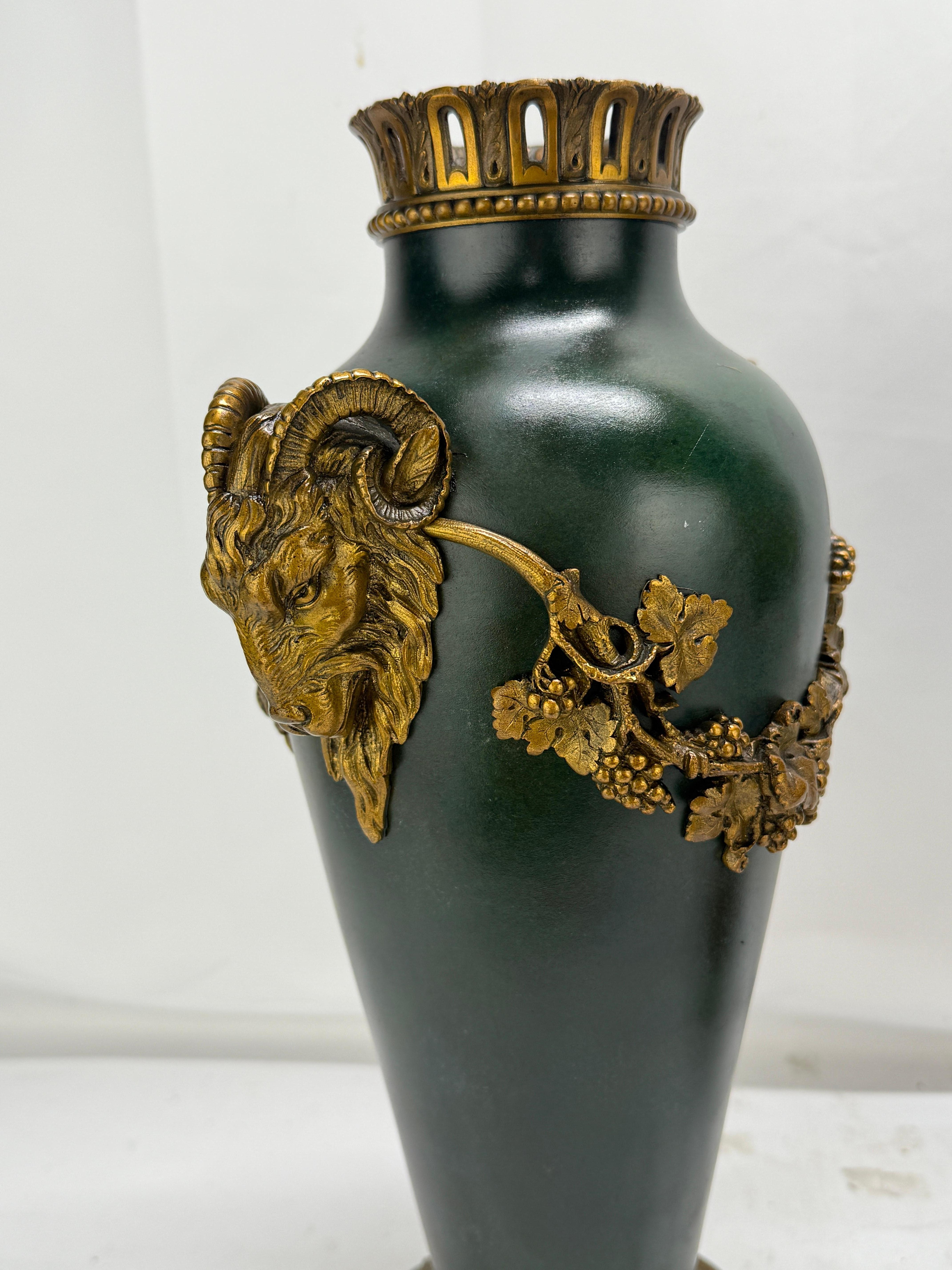 Pr, Jarrones de bronce dorado y patinado de Fumière et Cie, Paris, Renacimiento del Imperio francés en venta 4
